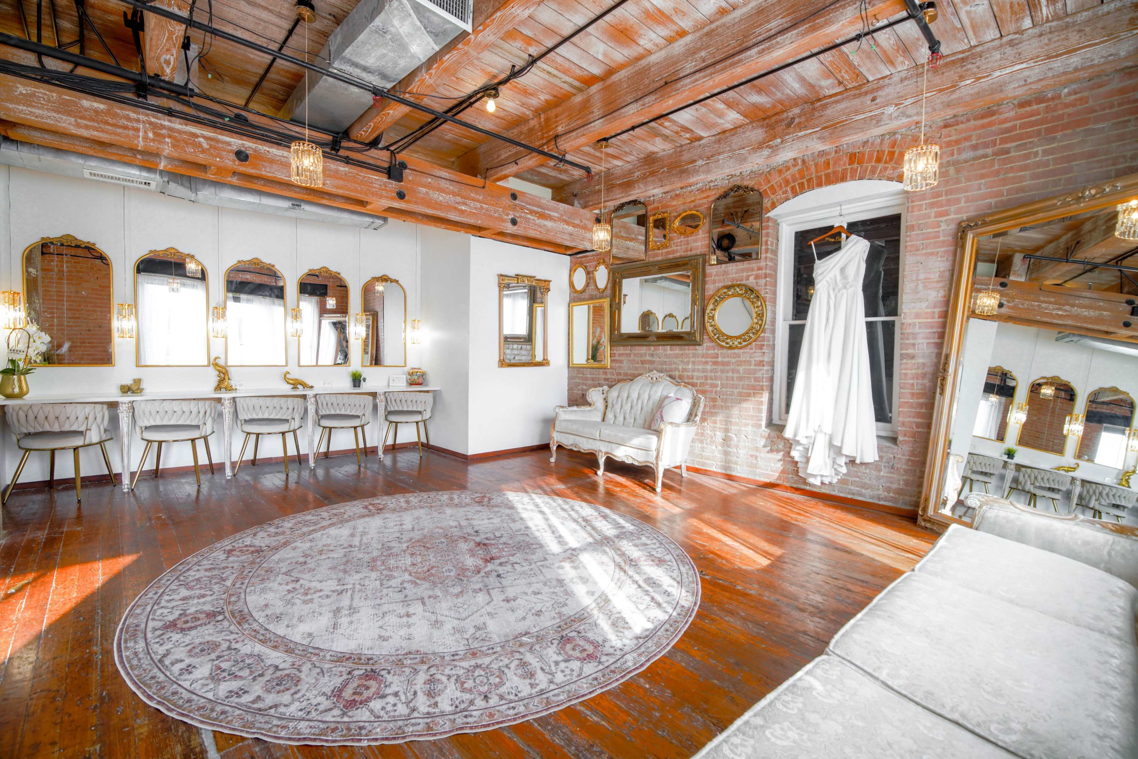 Industrial-Chic Loft Studio Image in Dallas Downtown Historic District, Dallas, TX