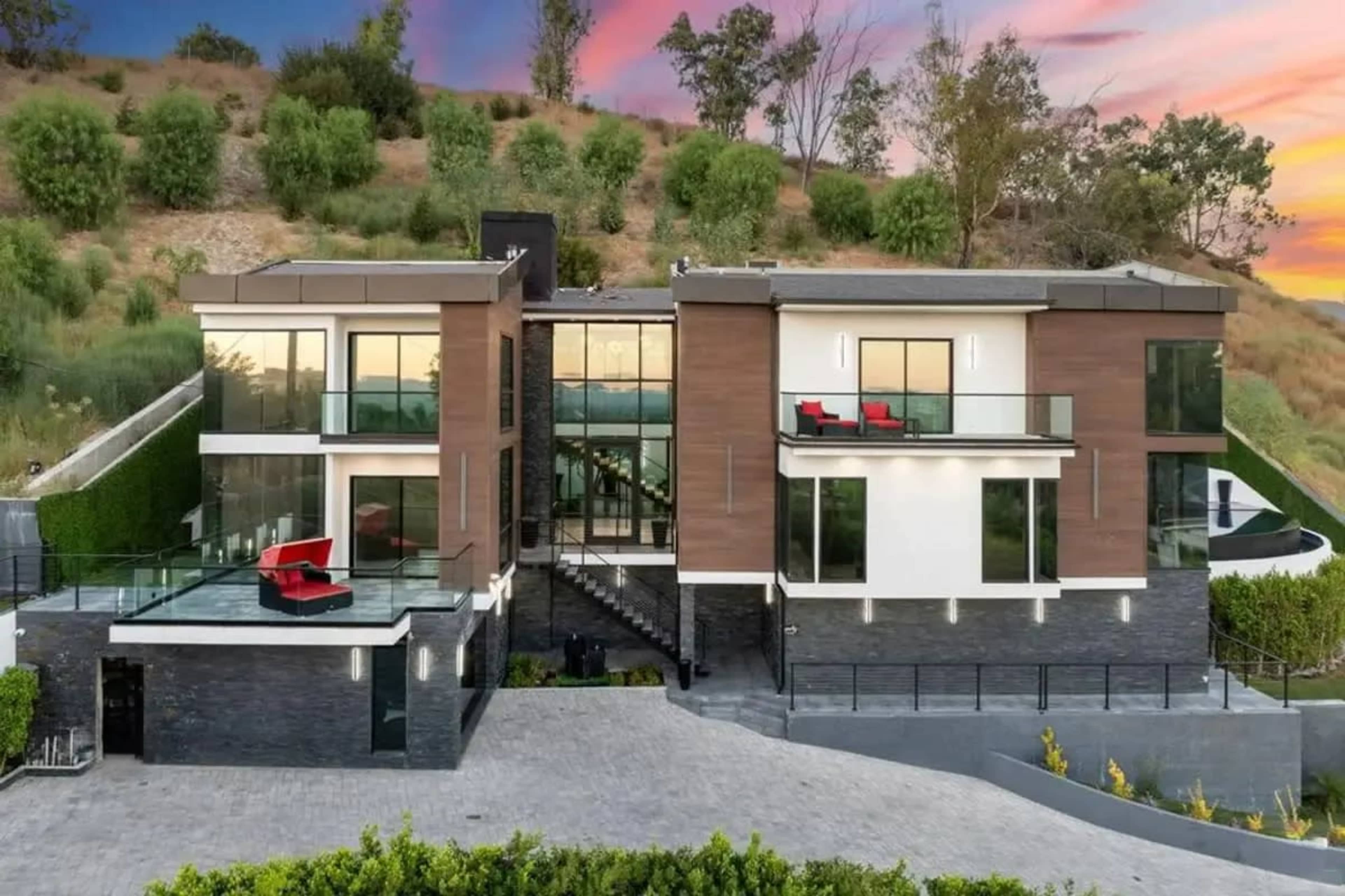 Sky Loft: Luxe Space w/ City Vibes & Infinity Edge Image in Granada Hills, Los Angeles, CA