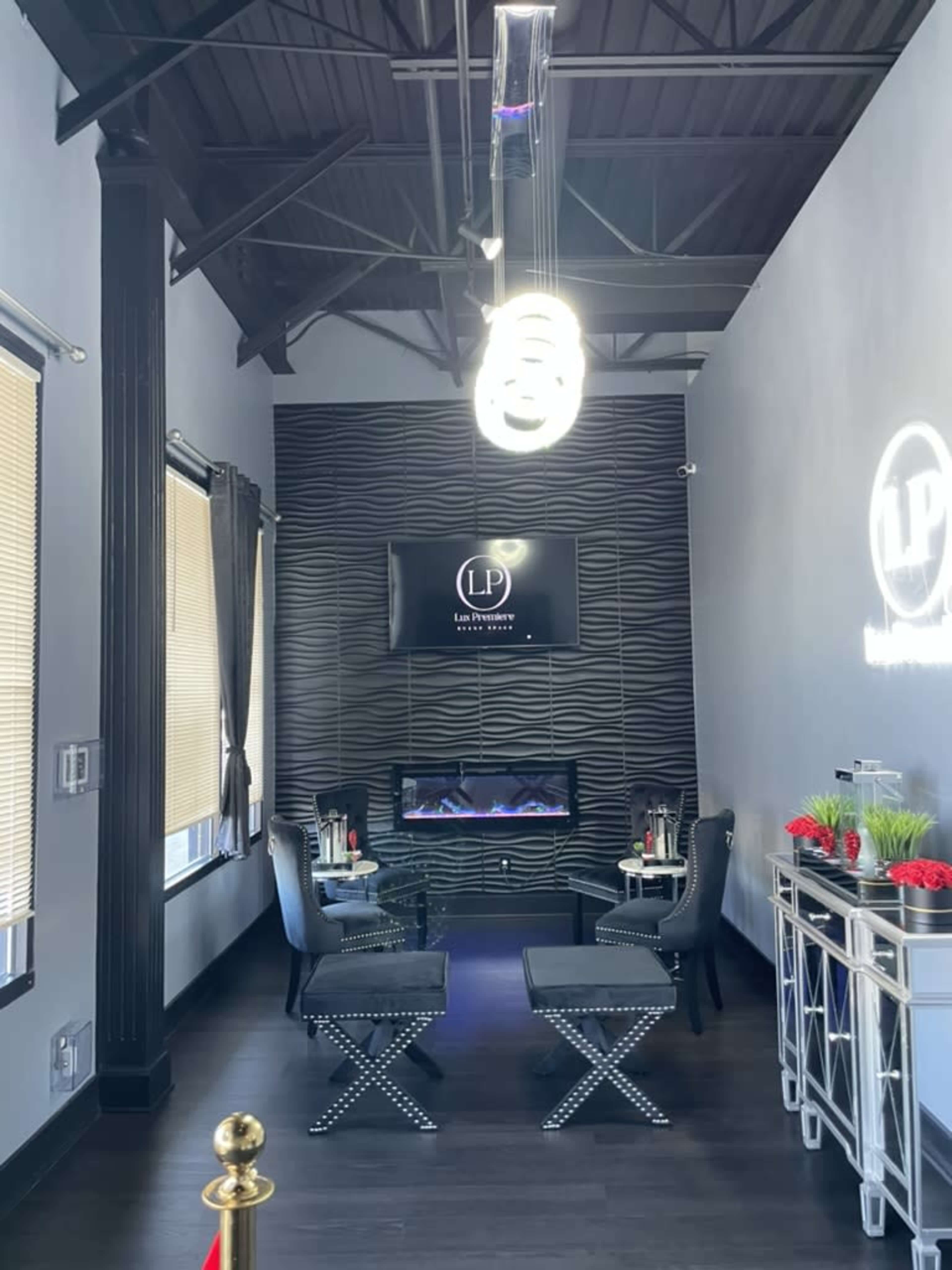 Elegant Chic Event Space Image in Sni-A-Bar Township, Independence, MO