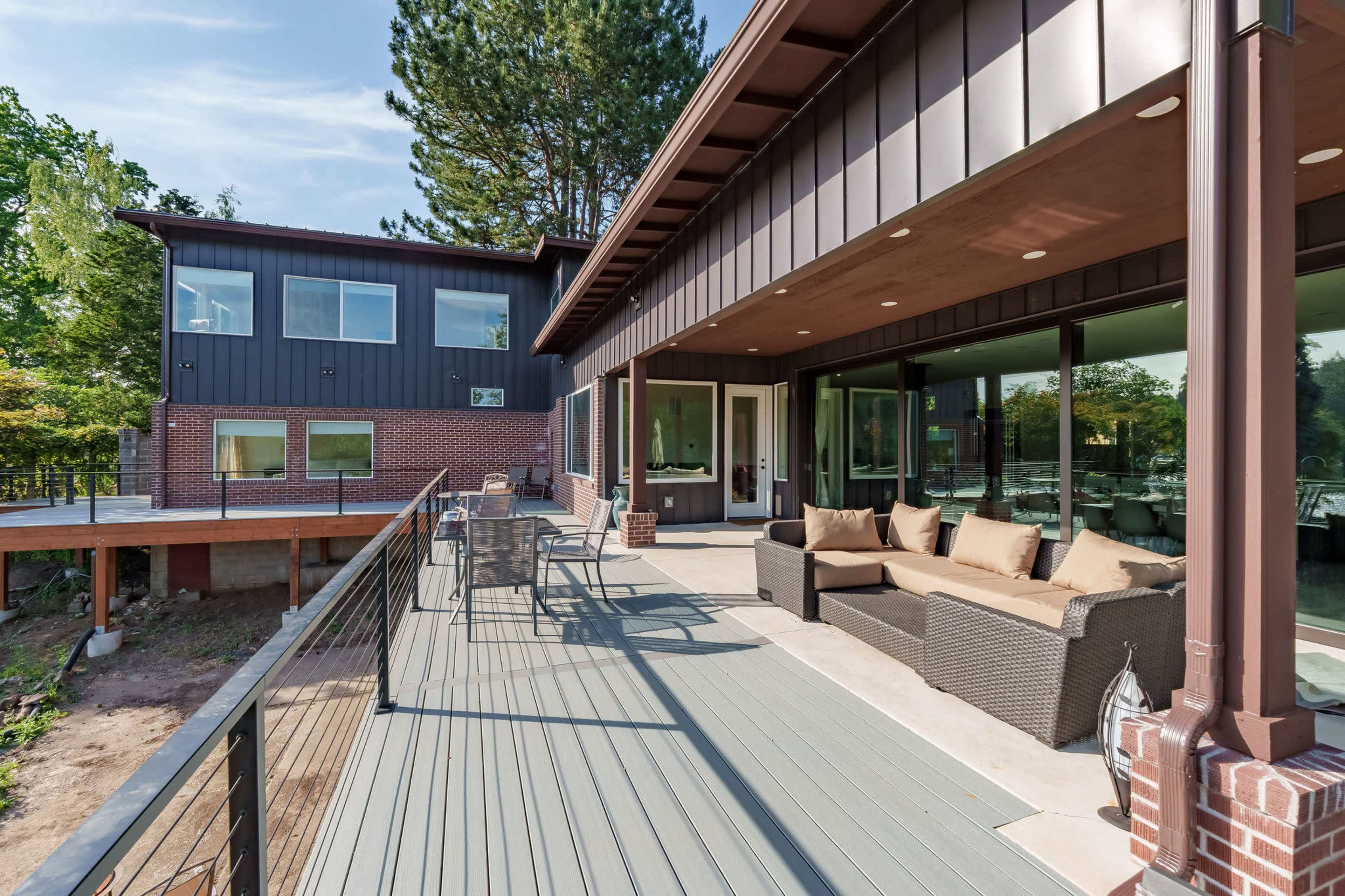 Spacious River front Beauty - New Build! Image in Oak Grove, Milwaukie, OR