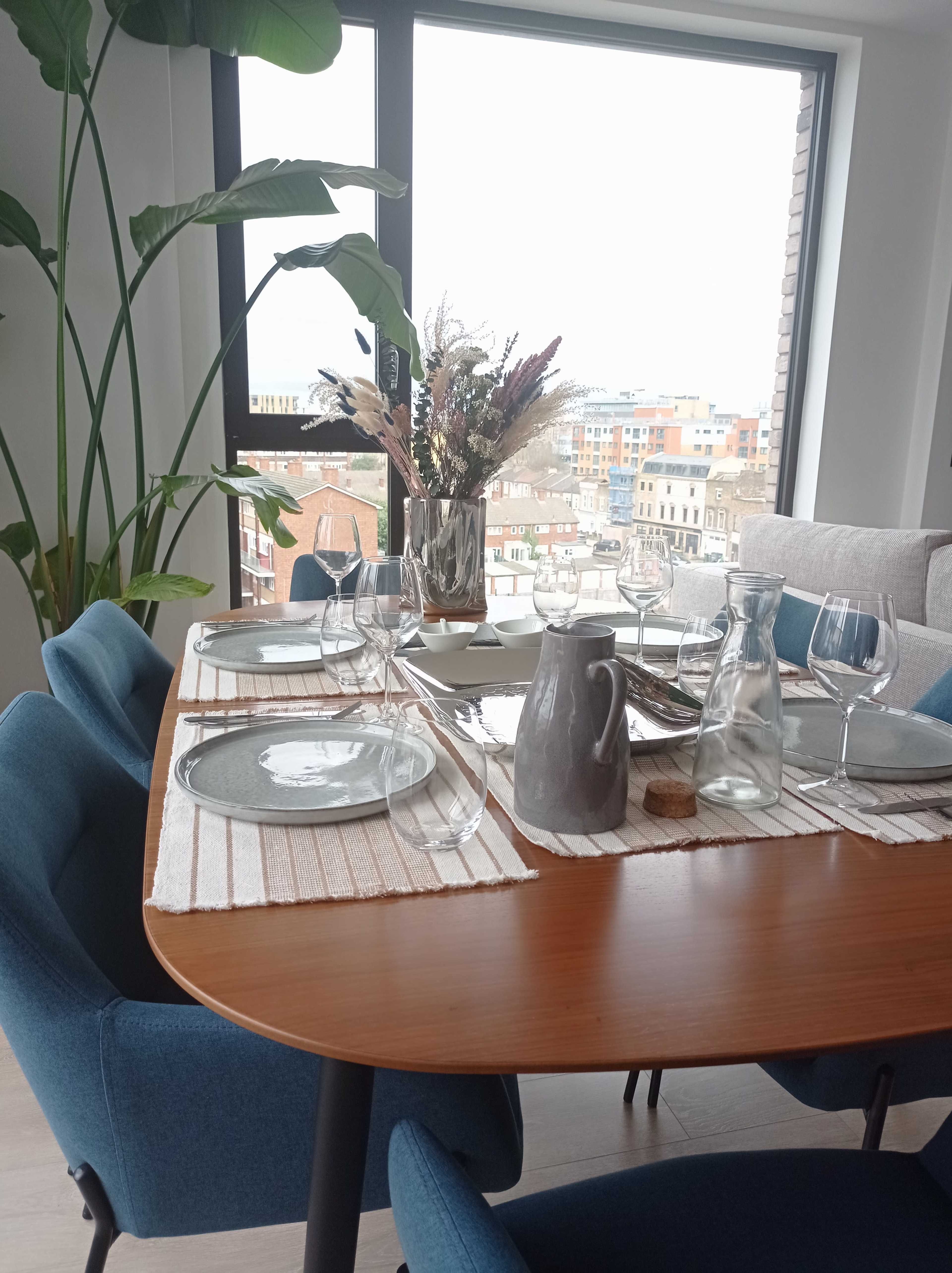 3 Bedroom apartment, full of natural light with modern and minimal style decoration. Image in Stratford, London, ENG