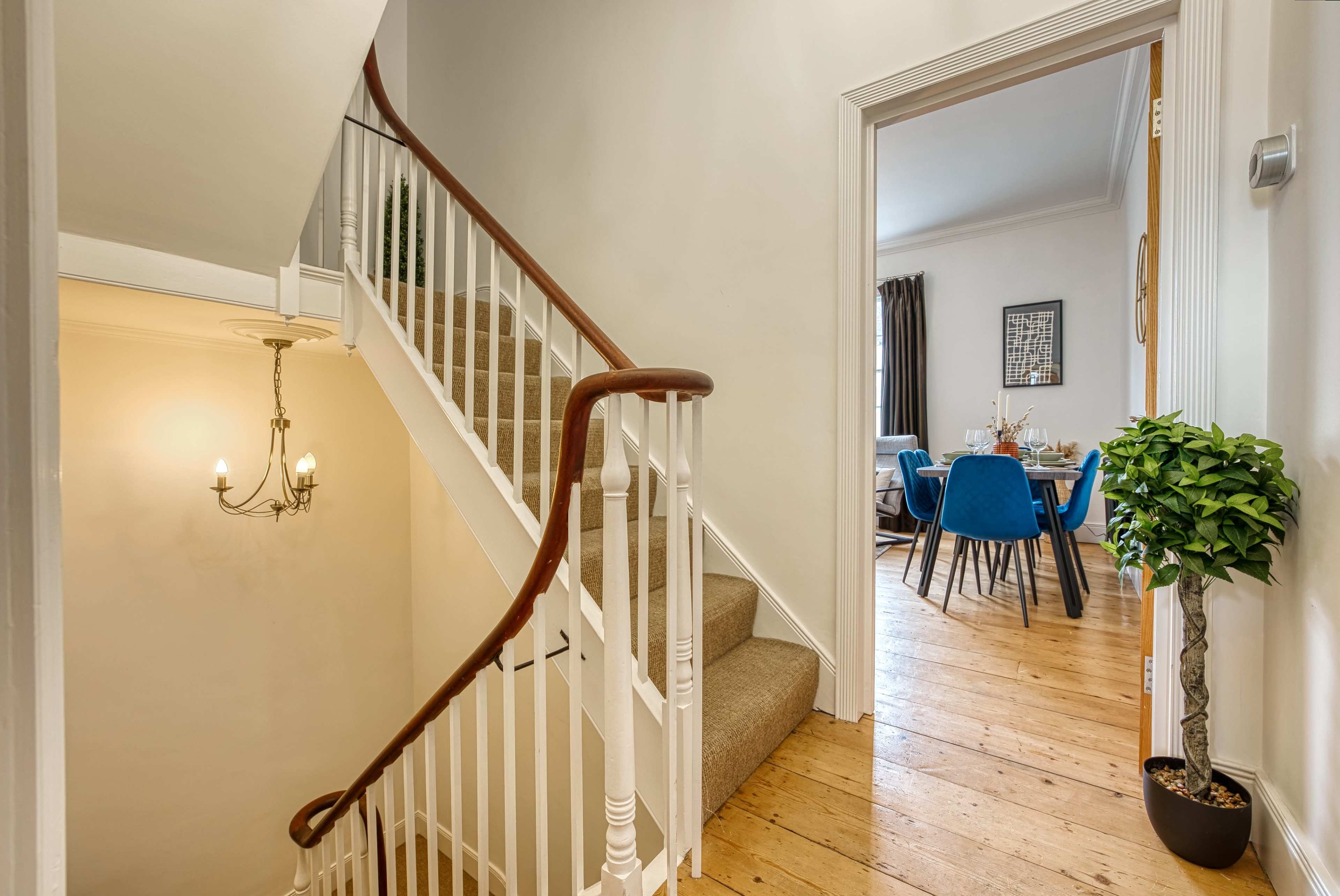 Oxford  Terrace Stunning 2-BR Flat, Near Ocean Village Image in Southampton City Centre, Southampton, ENG