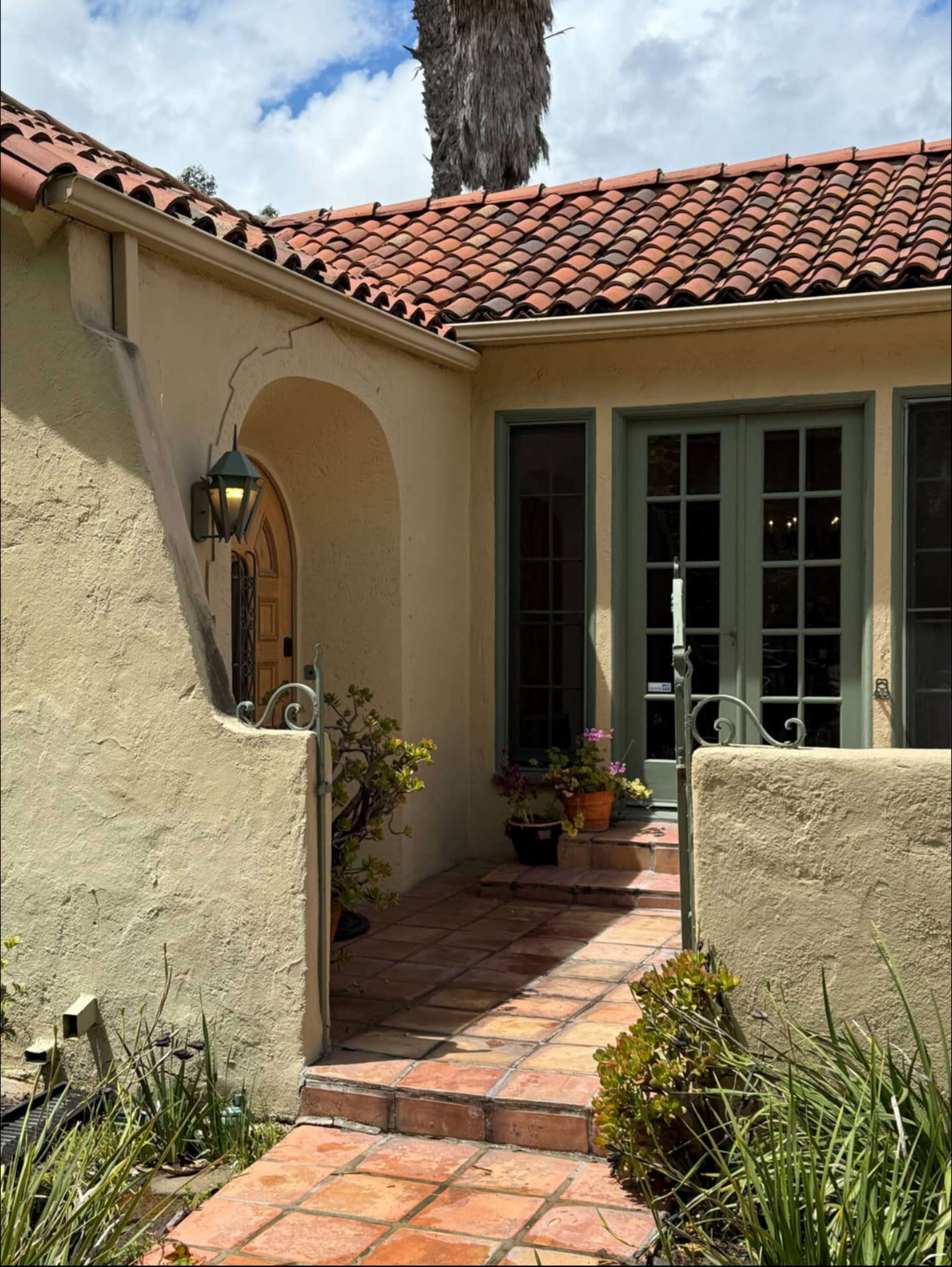 1920s Spanish Cutie (Hancock Park) Image in Hancock Park, Los Angeles, CA