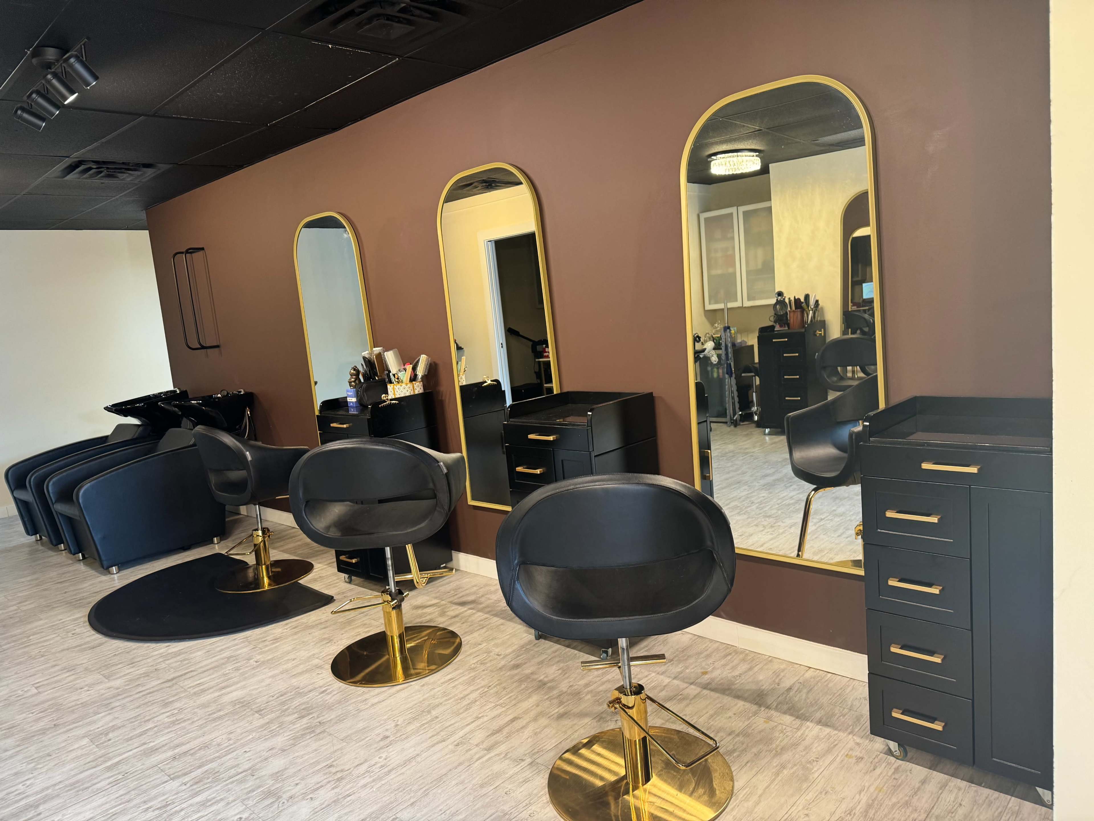 Chic Hair Salon with Free Parking Image in Piedmont Heights, atlanta, GA