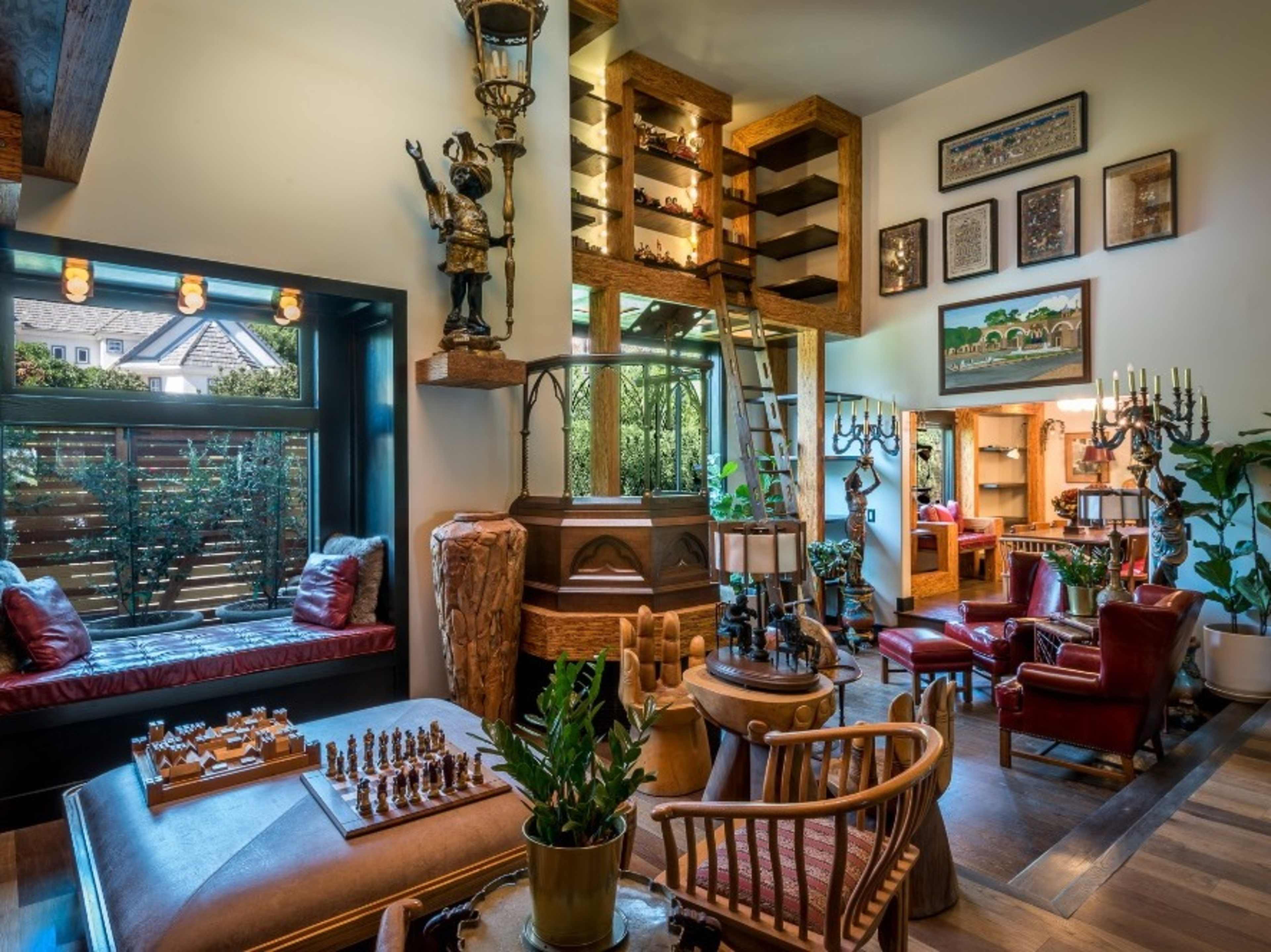 Library and Guest Suite