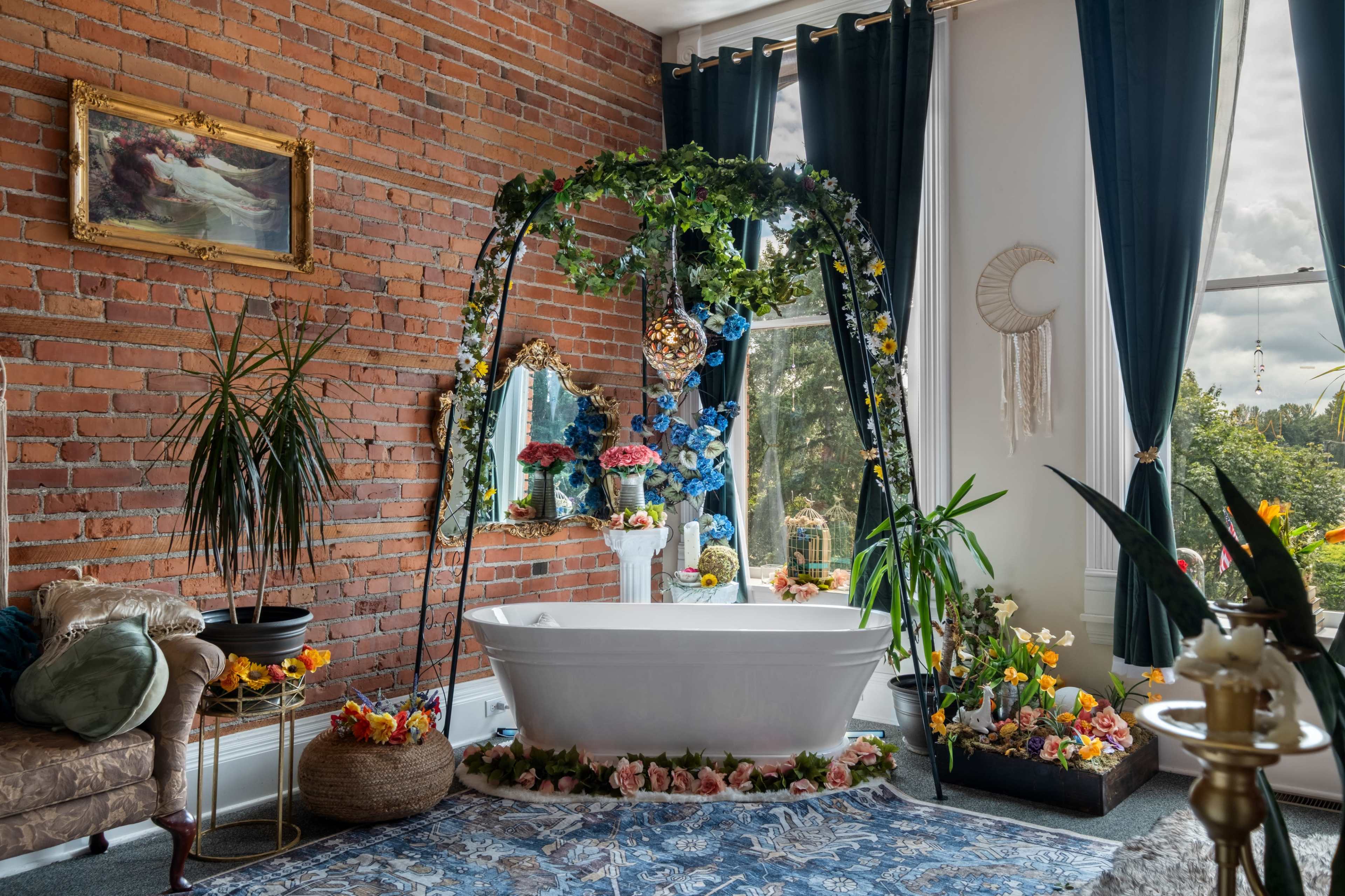 Moody Downtown Snohomish Photo Studio with Natural Light Image in Snohomish, Snohomish, WA