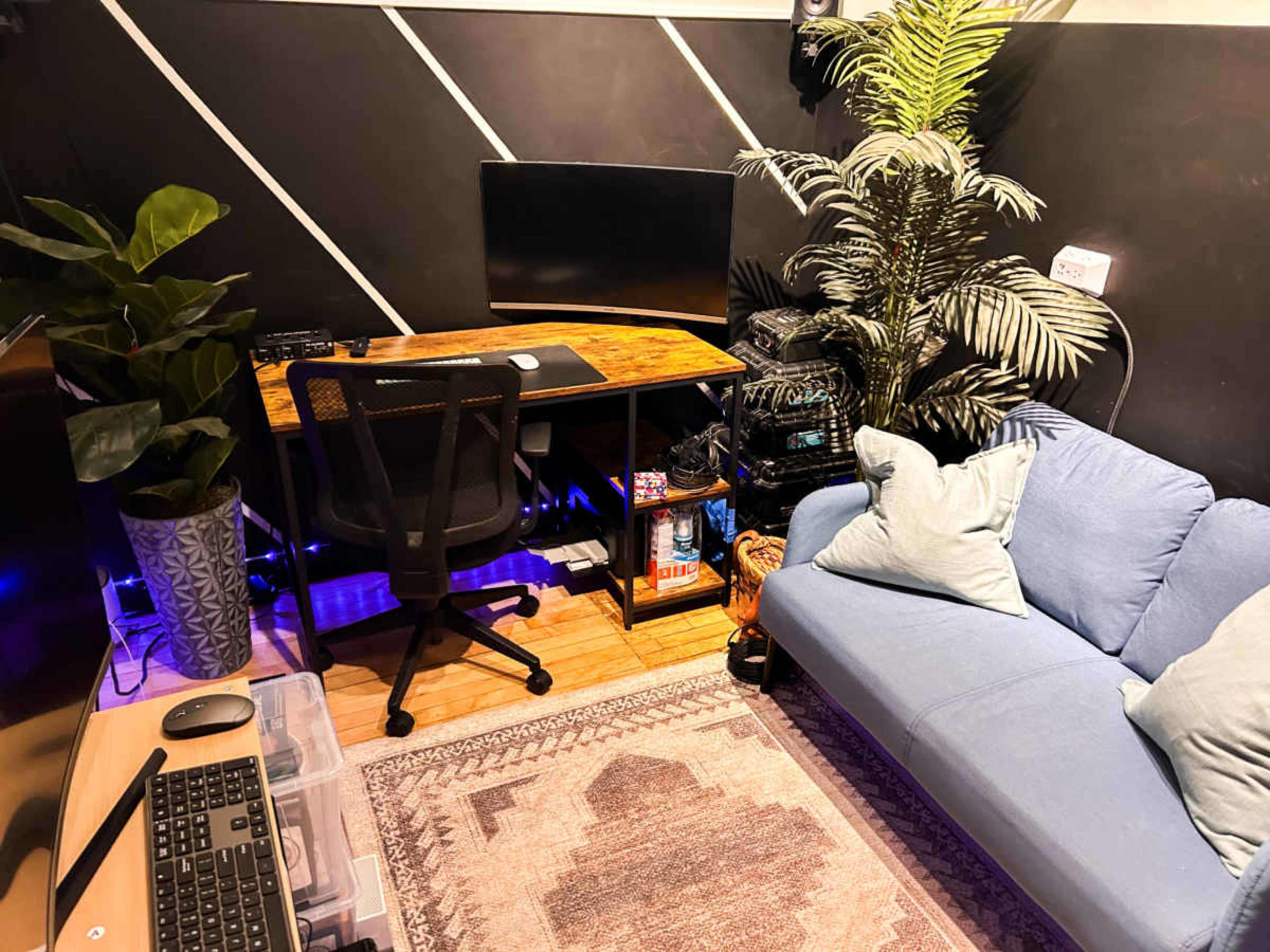 Dream. Build. Launch. — Sleek Office Space for Visionaries Image in Lake View, Chicago, IL