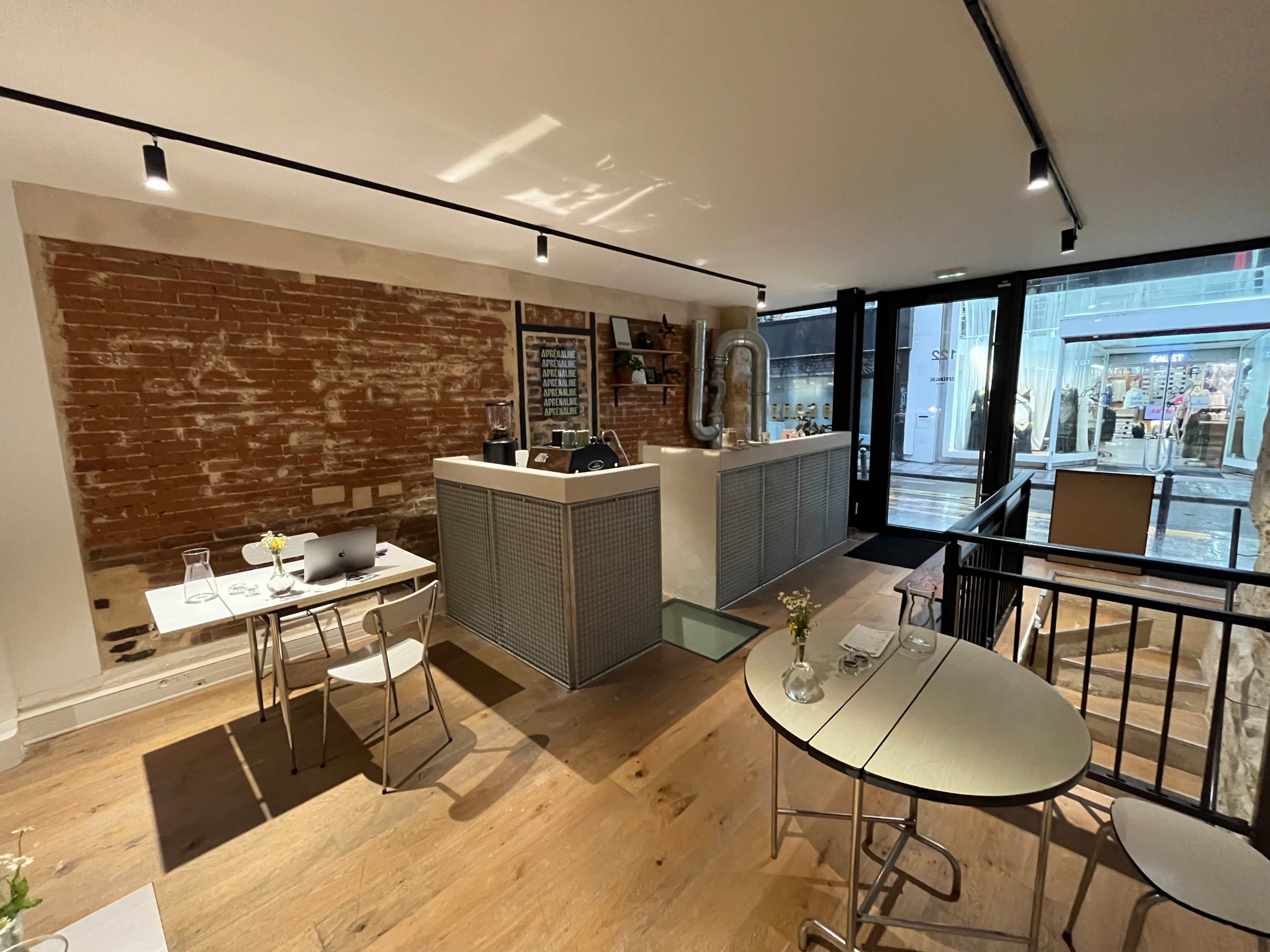 Salle de sport avec accueil café dans le quartier du Sentier Image dans Sentier, Paris, 
