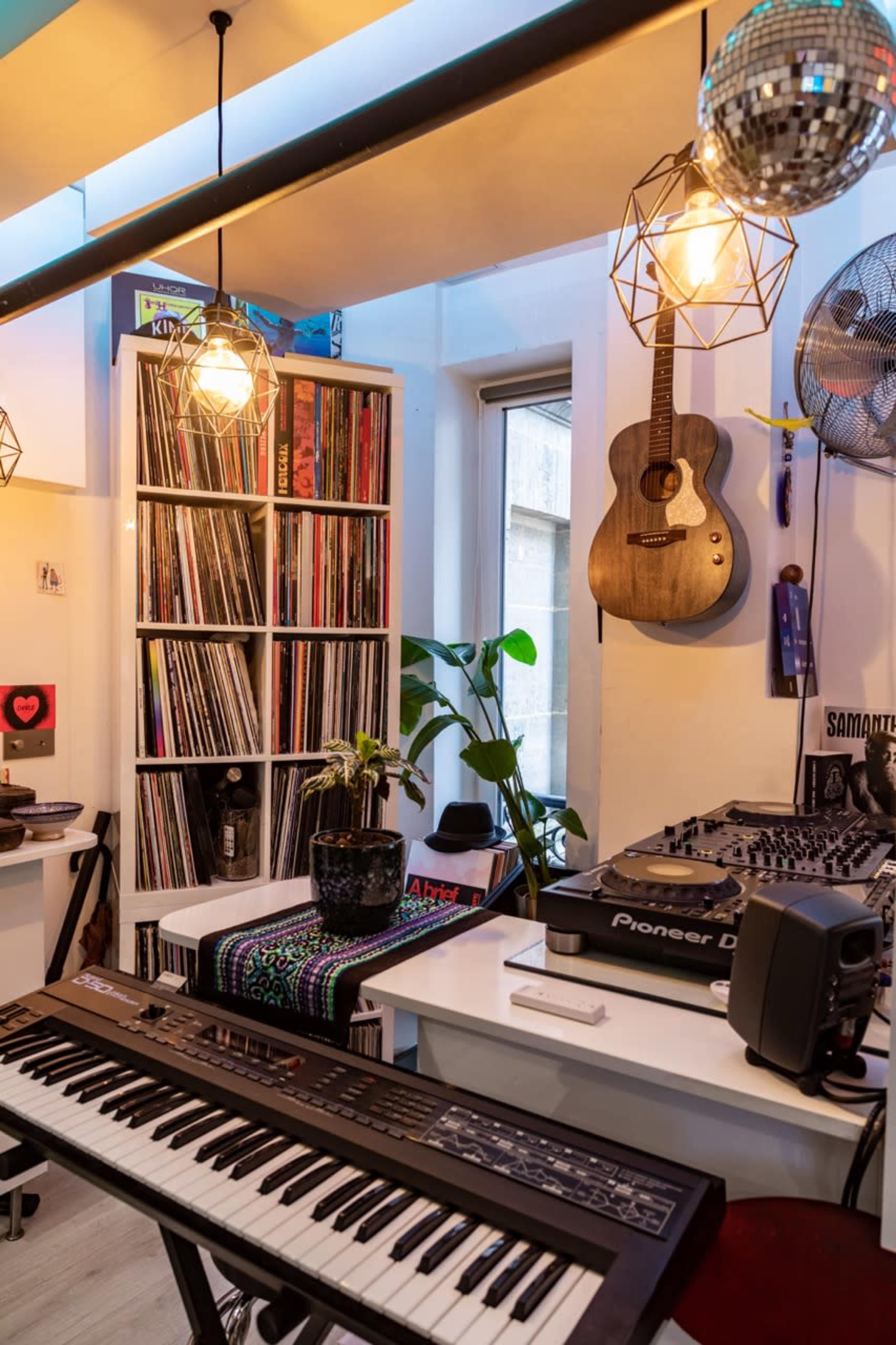 Refuge artistique & studio créatif immersif — Musique, image & production — Paris 10 Image in Porte-Saint-Martin, Paris