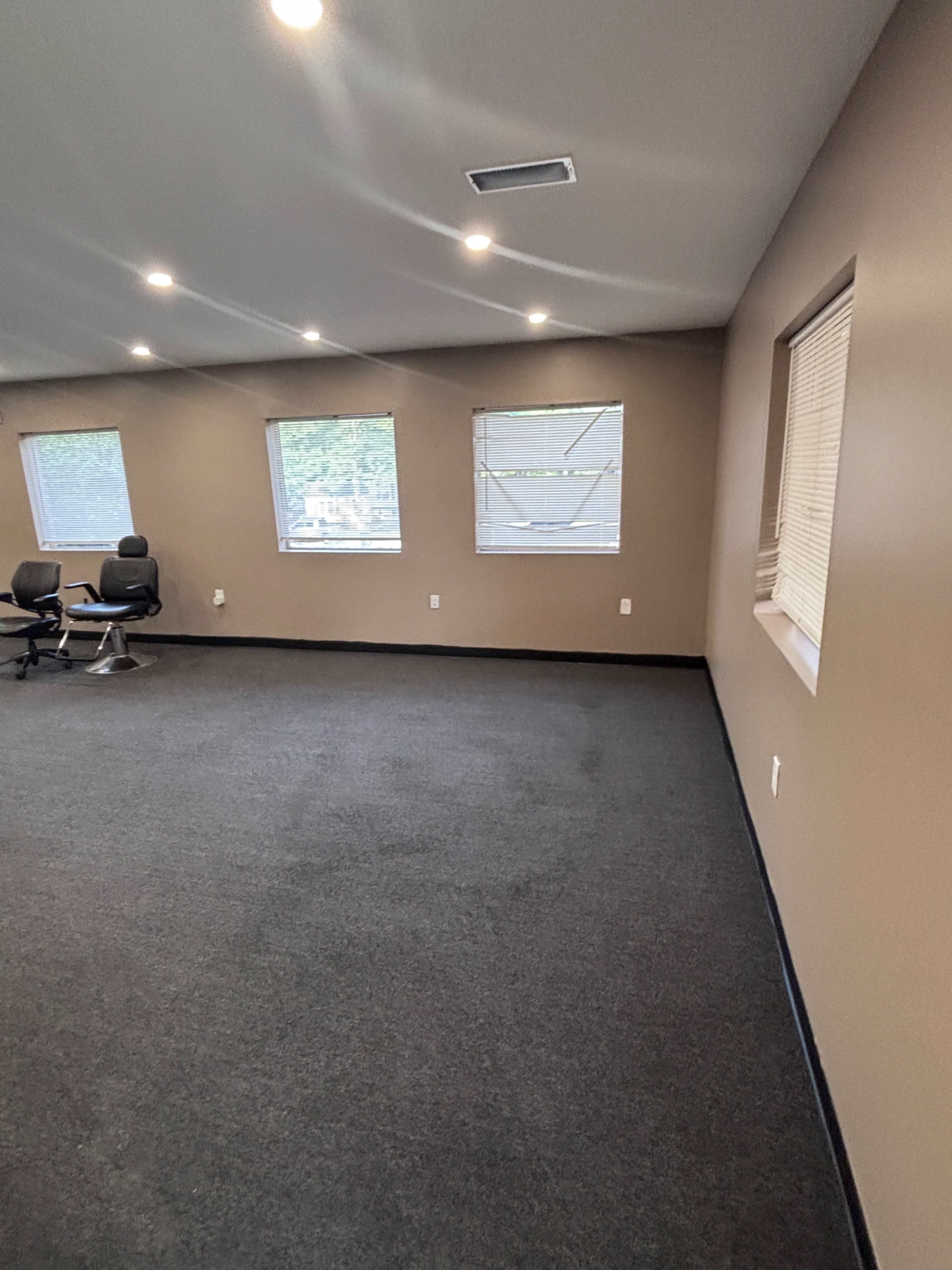 Modern Multi-Purpose Suite with Natural Light & Parking Image in St Charles, Waldorf, MD