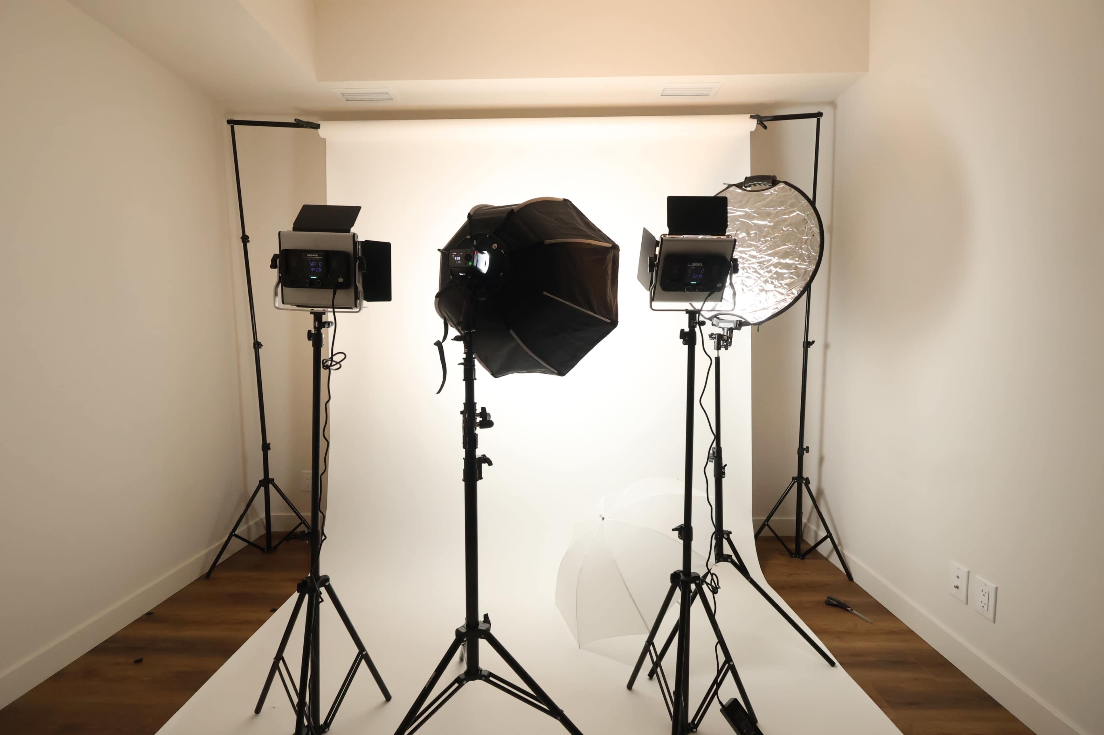 Modern Studio with Flexible Setup Options Image in Northwest Calgary, Calgary, AB