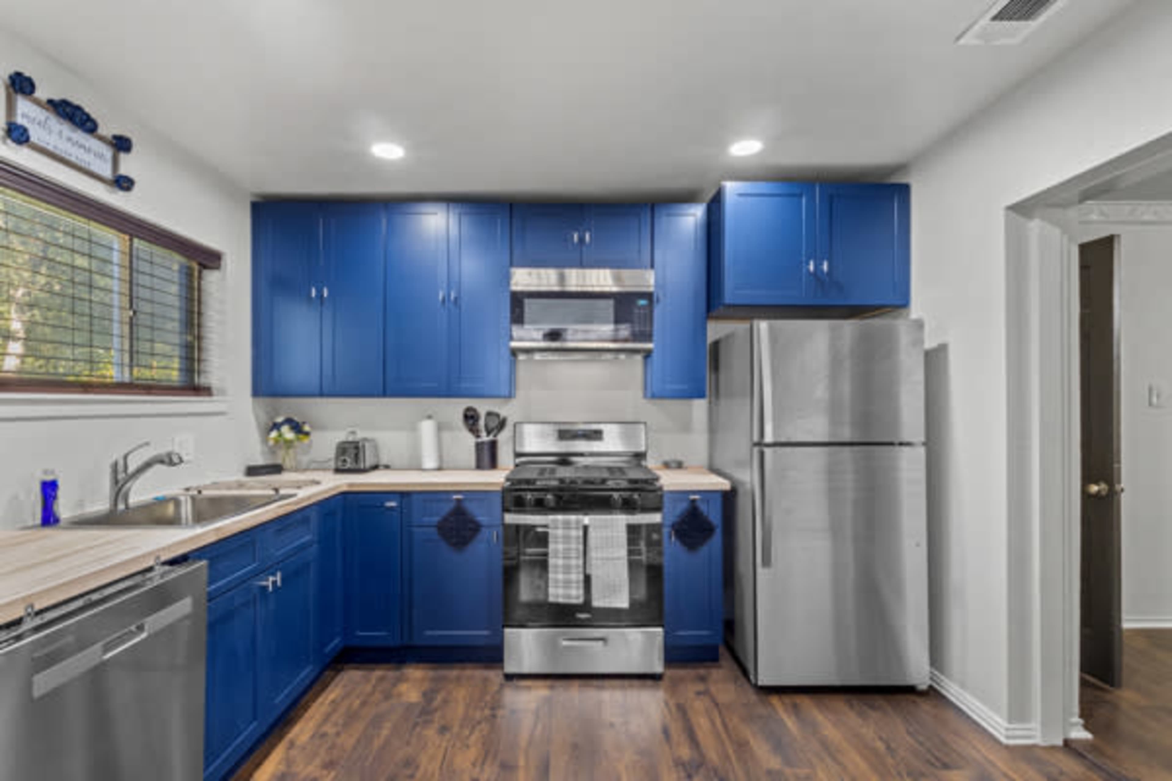 5BR Urban Oasis near Downtown Dallas with conference table and balcony Image in South Dallas, Dallas, TX