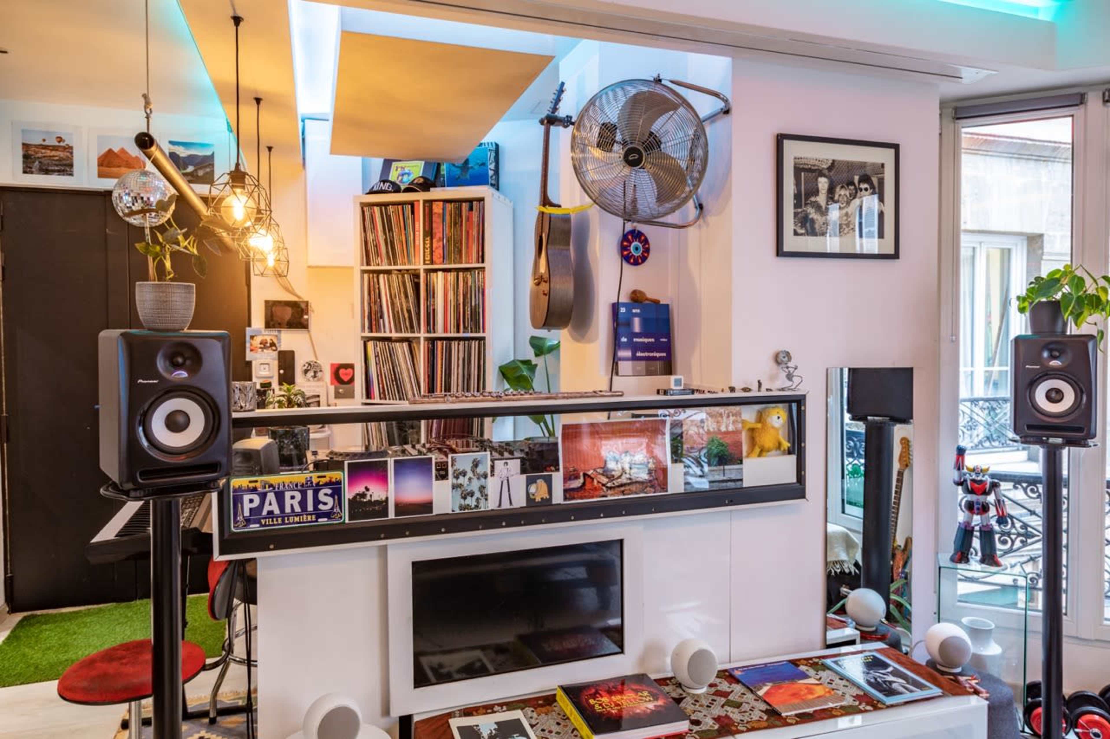 Refuge artistique & studio créatif immersif — Musique, image & production — Paris 10 Image in Porte-Saint-Martin, Paris