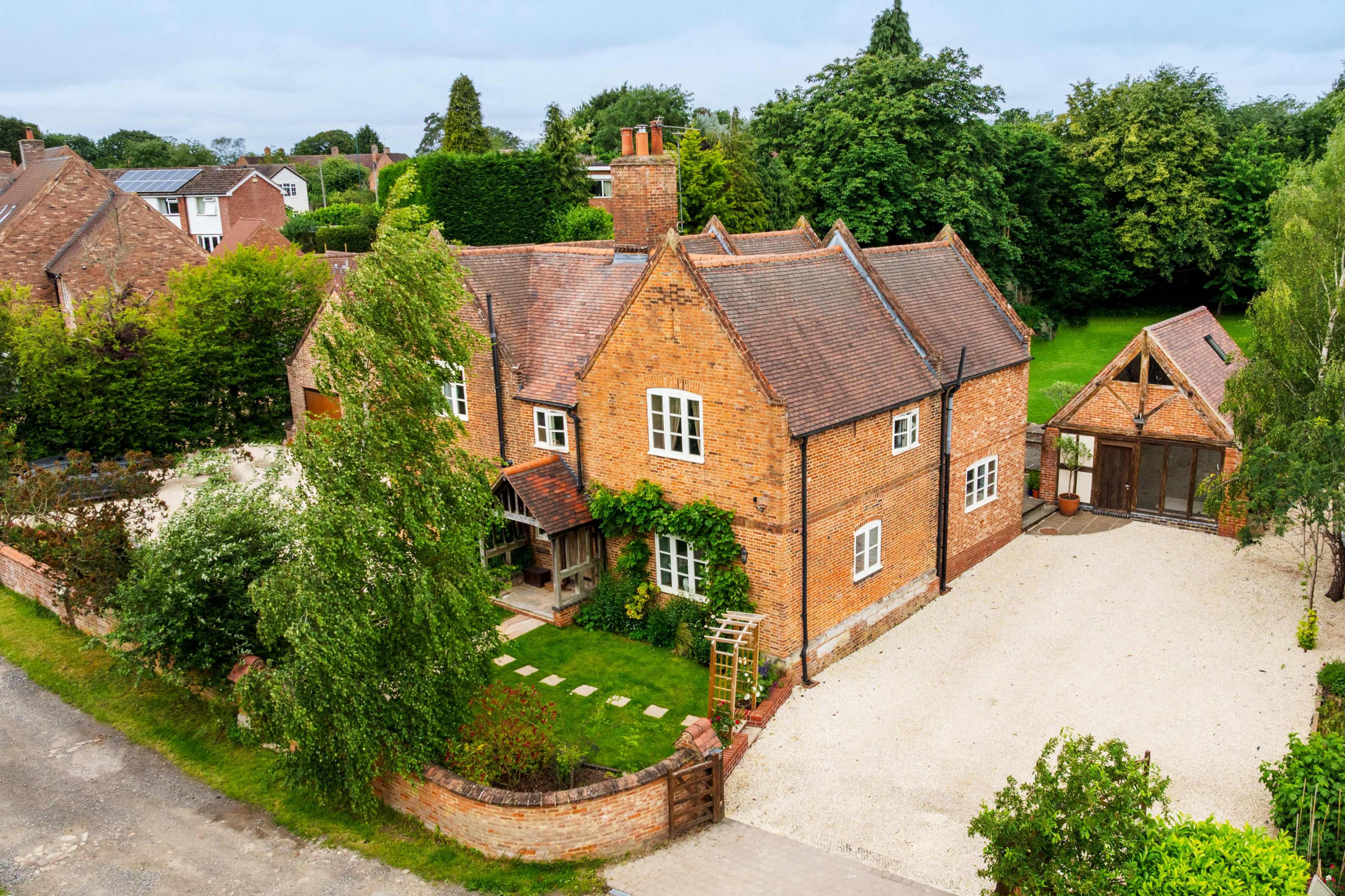 A Modern, Country Farmhouse With Period Charm Image in Balsall, Chadwick End, ENG