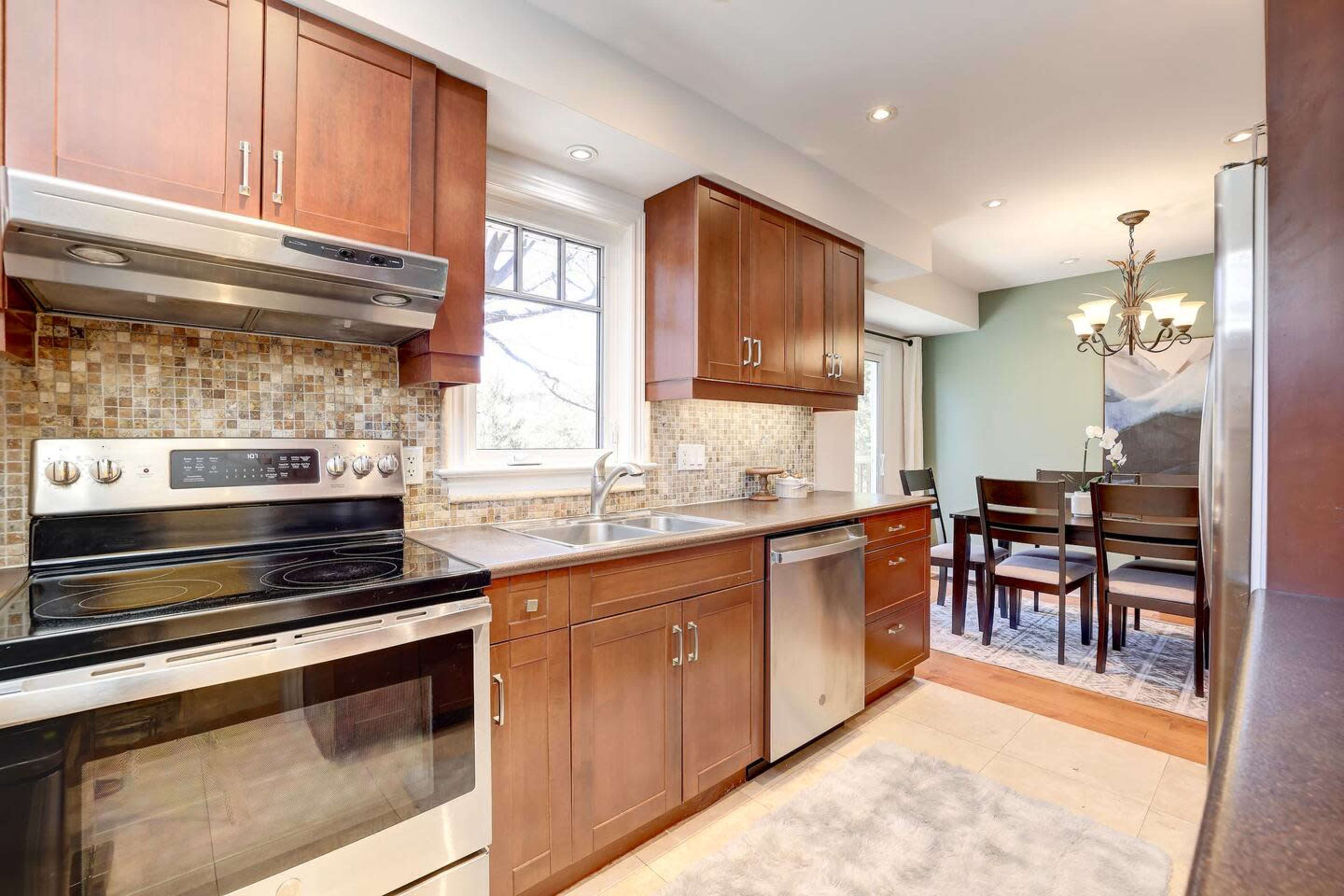 Stylish Lakeside – Film & Content Ready Image in Port Credit, Mississauga, ON