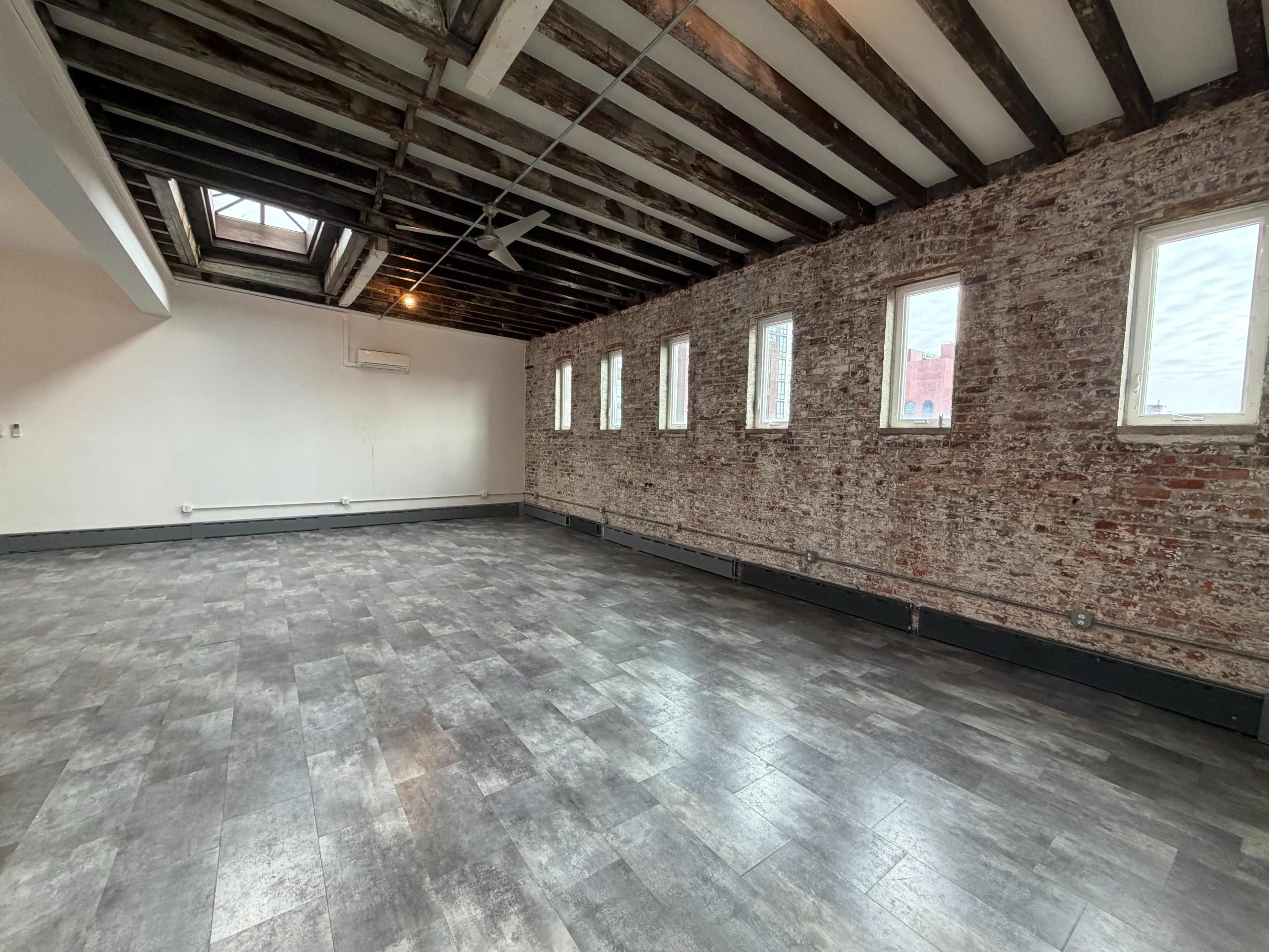 Sunlit Warehouse Loft | Quiet, Production-Friendly Photo & Film Space Image in Gowanus, Brooklyn, NY