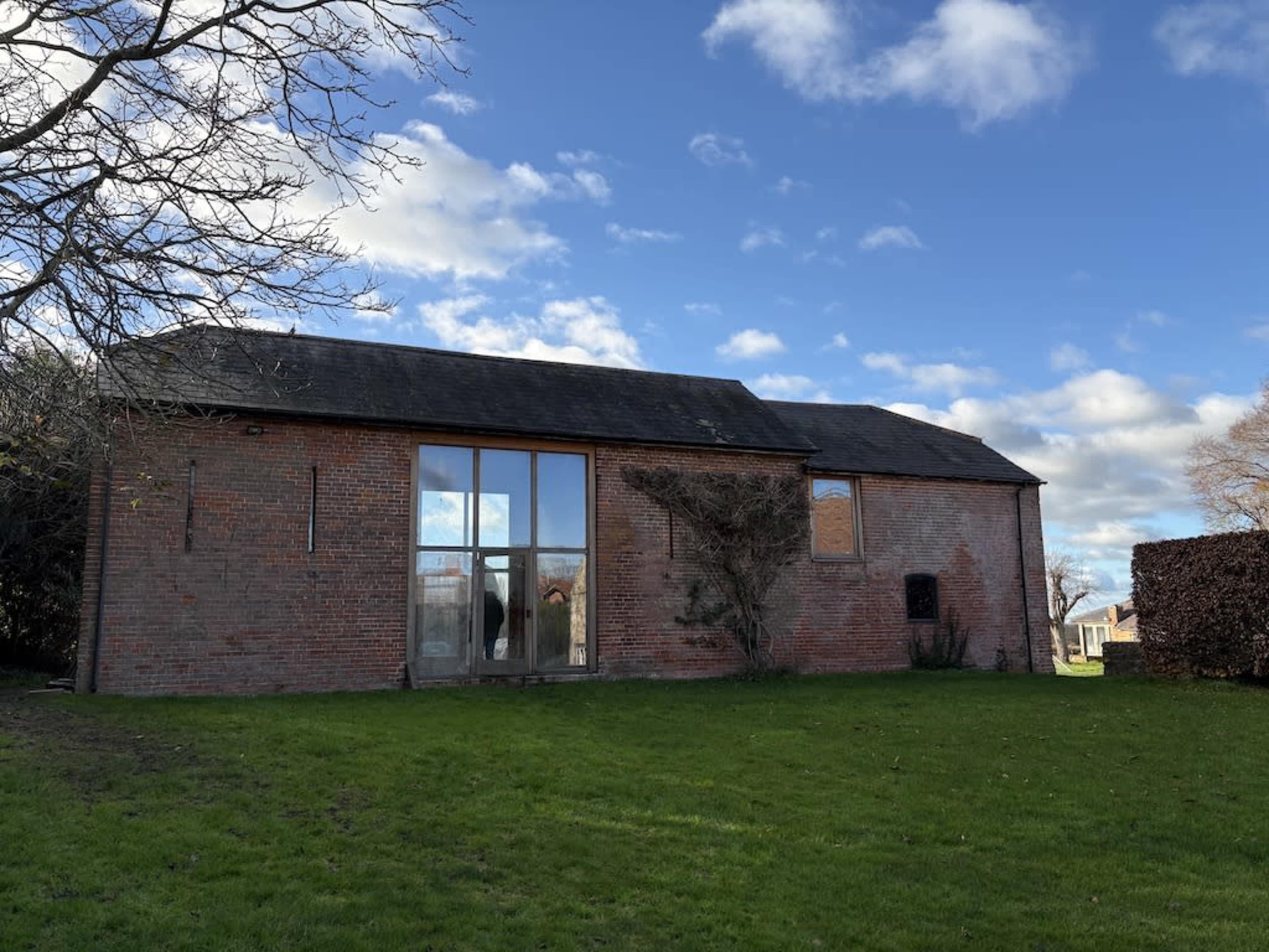 Unique barn space with floor-to-ceiling windows, exposed brick walls and a fully equipped kitchen Image in Edington, Westbury, ENG