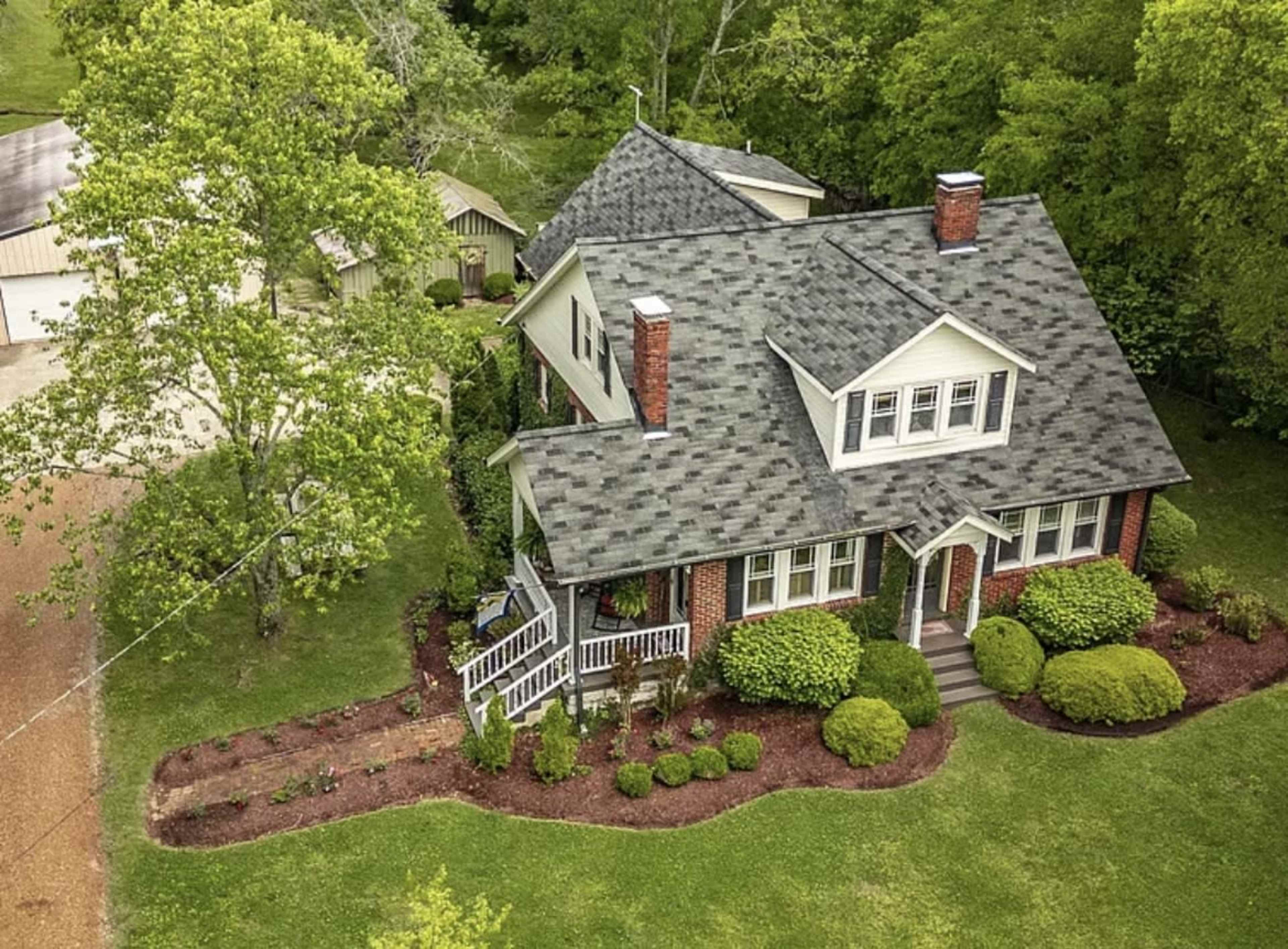 Historic 5 bedroom home on 5 beautiful acres Image in , Mt. Juliet, TN