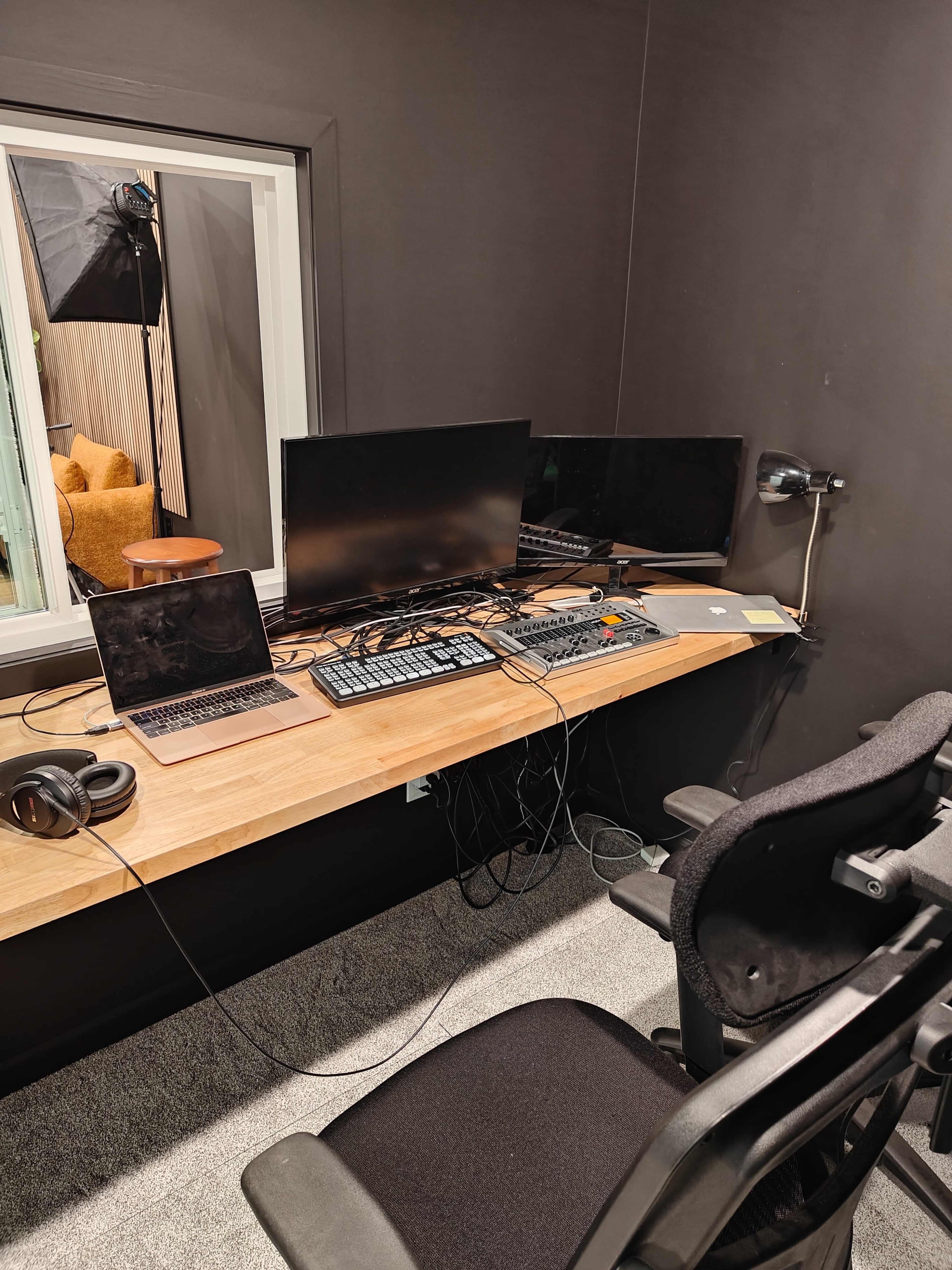 Downtown Podcast Studio Image in Downtown, Cleveland, OH
