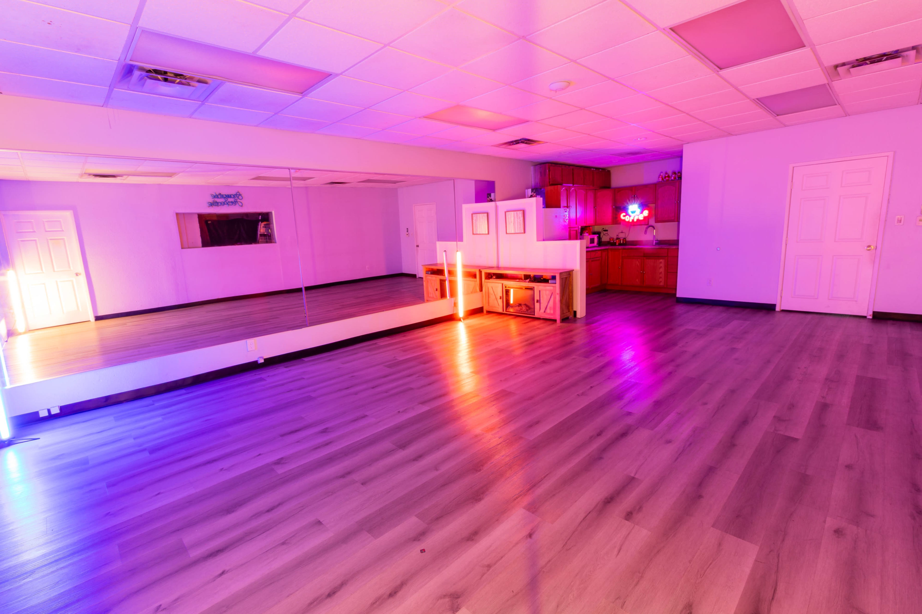 Clean Private Dance Studio Image in Santa Fe Springs, Santa Fe Springs, CA
