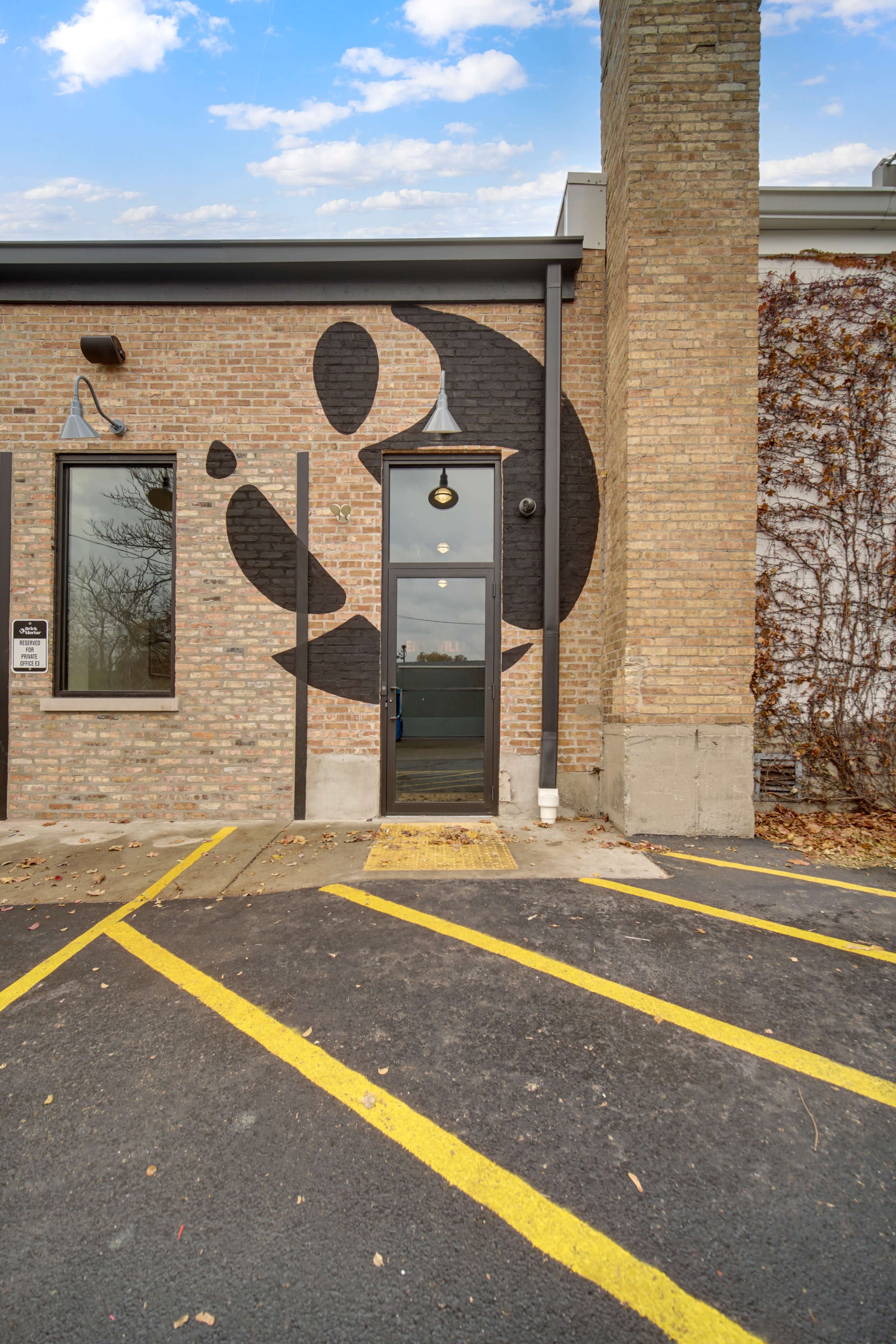 SPACIOUS FLEXIBLE COLLAB ROOM in the heart of Lake County Image in Libertyville Township, Libertyville, IL