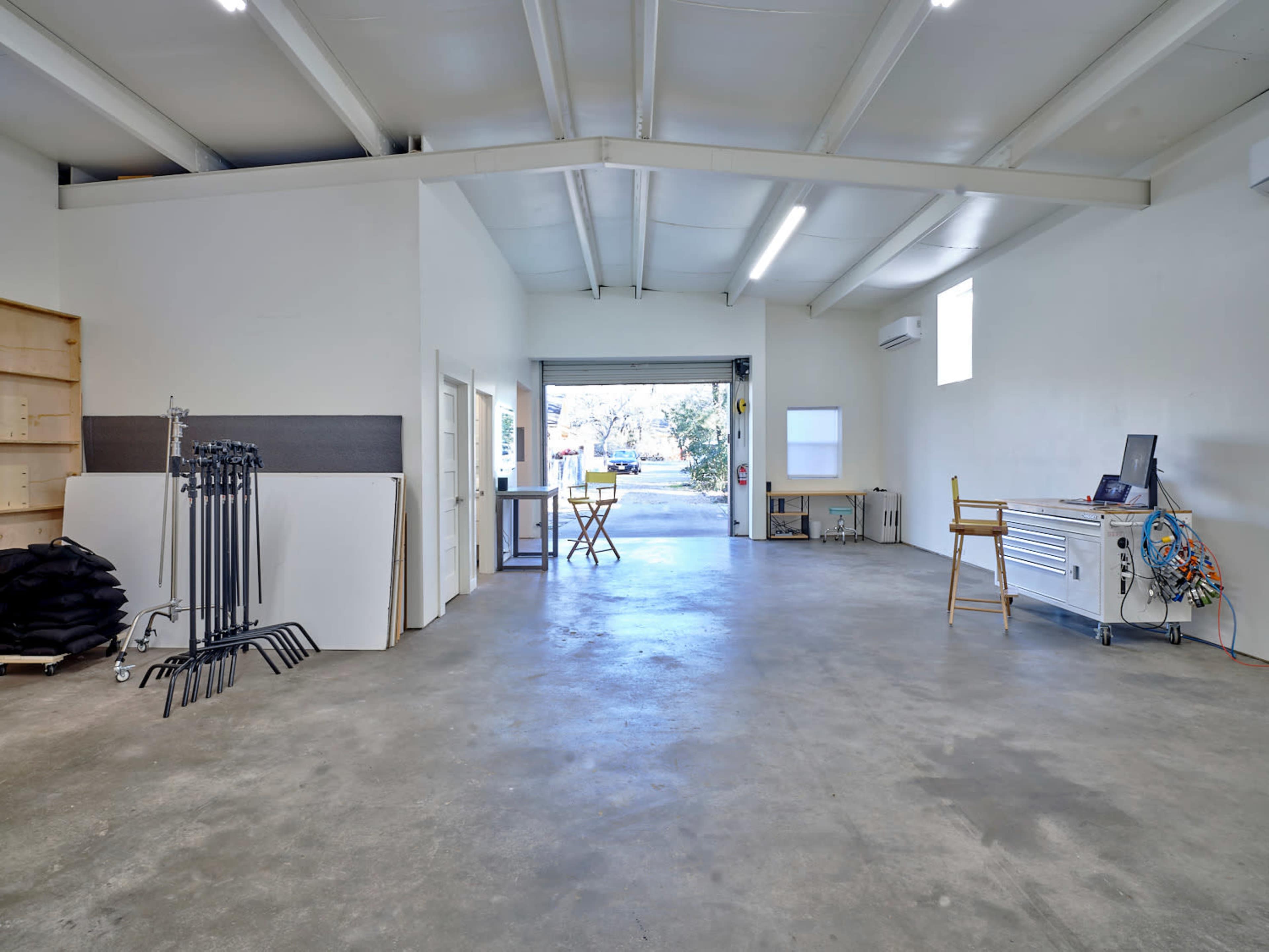 Beautiful Blank Canvas Photo Studio Image in Westhill Estates, Austin, TX