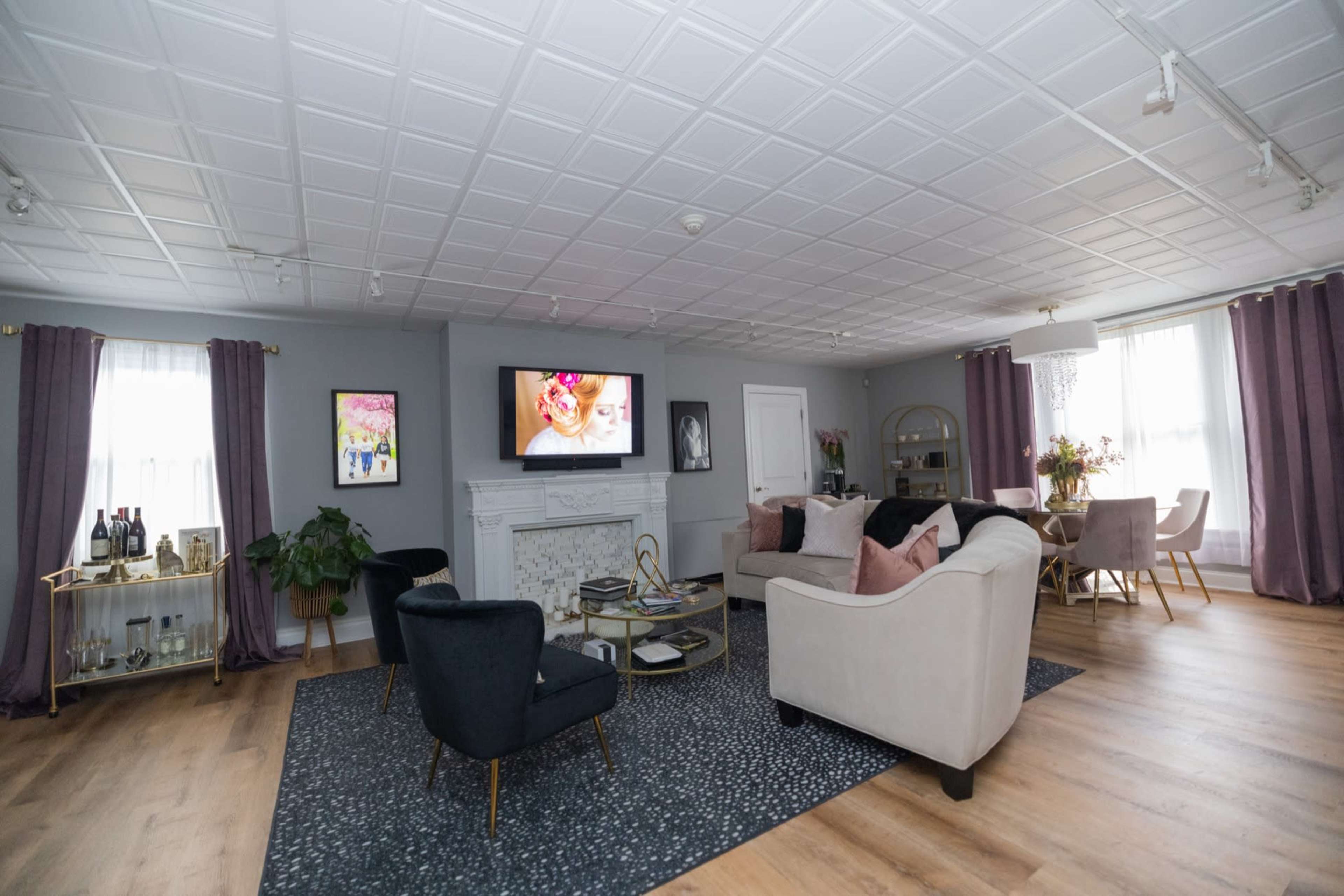 Luxurious & Spacious East Ave Photography Studio Image in East Avenue, Rochester, NY