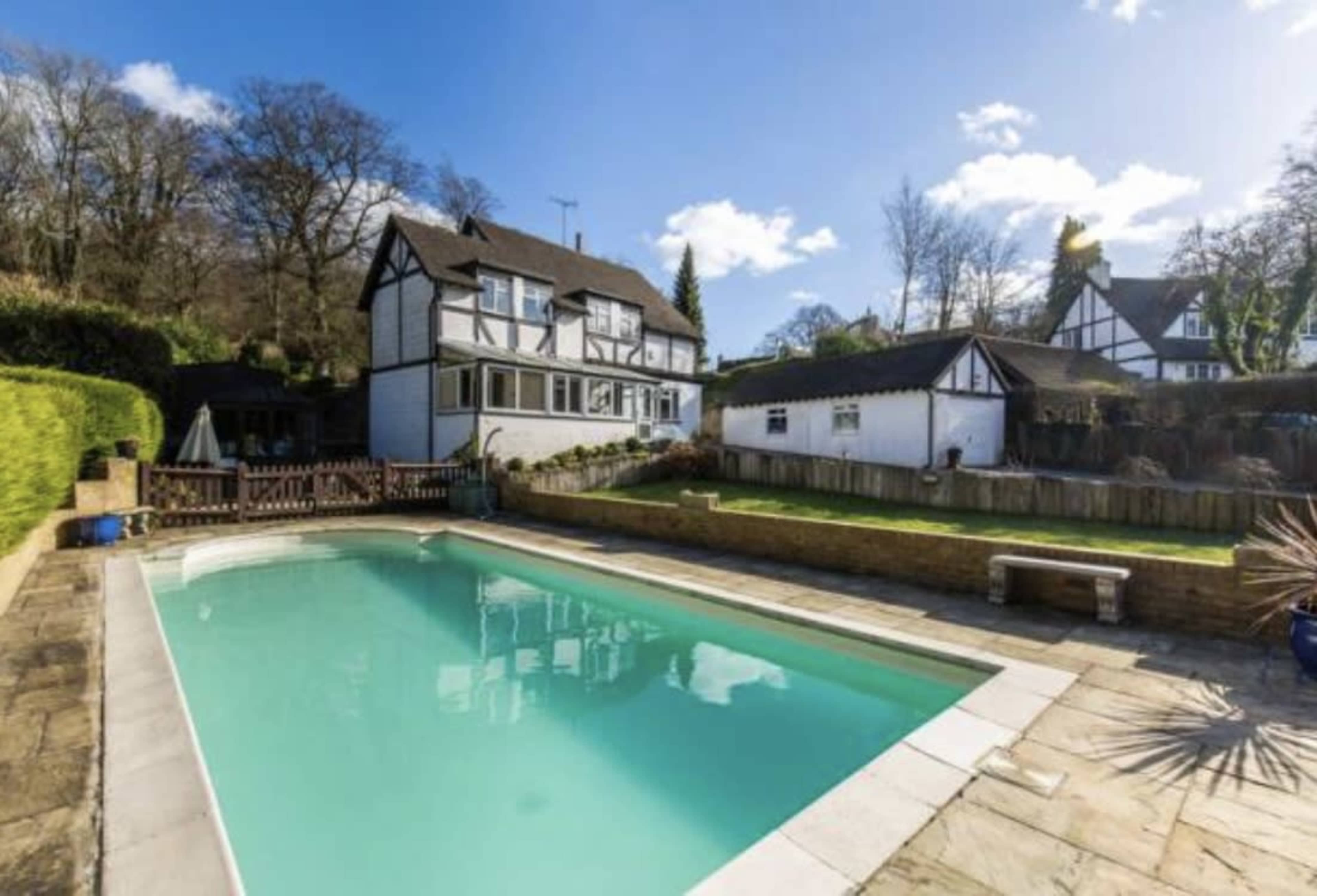 Luxury 5-Bedroom Pool Retreat — Perfect for Shoots & Private Events Image in Caterham Valley, Caterham, ENG