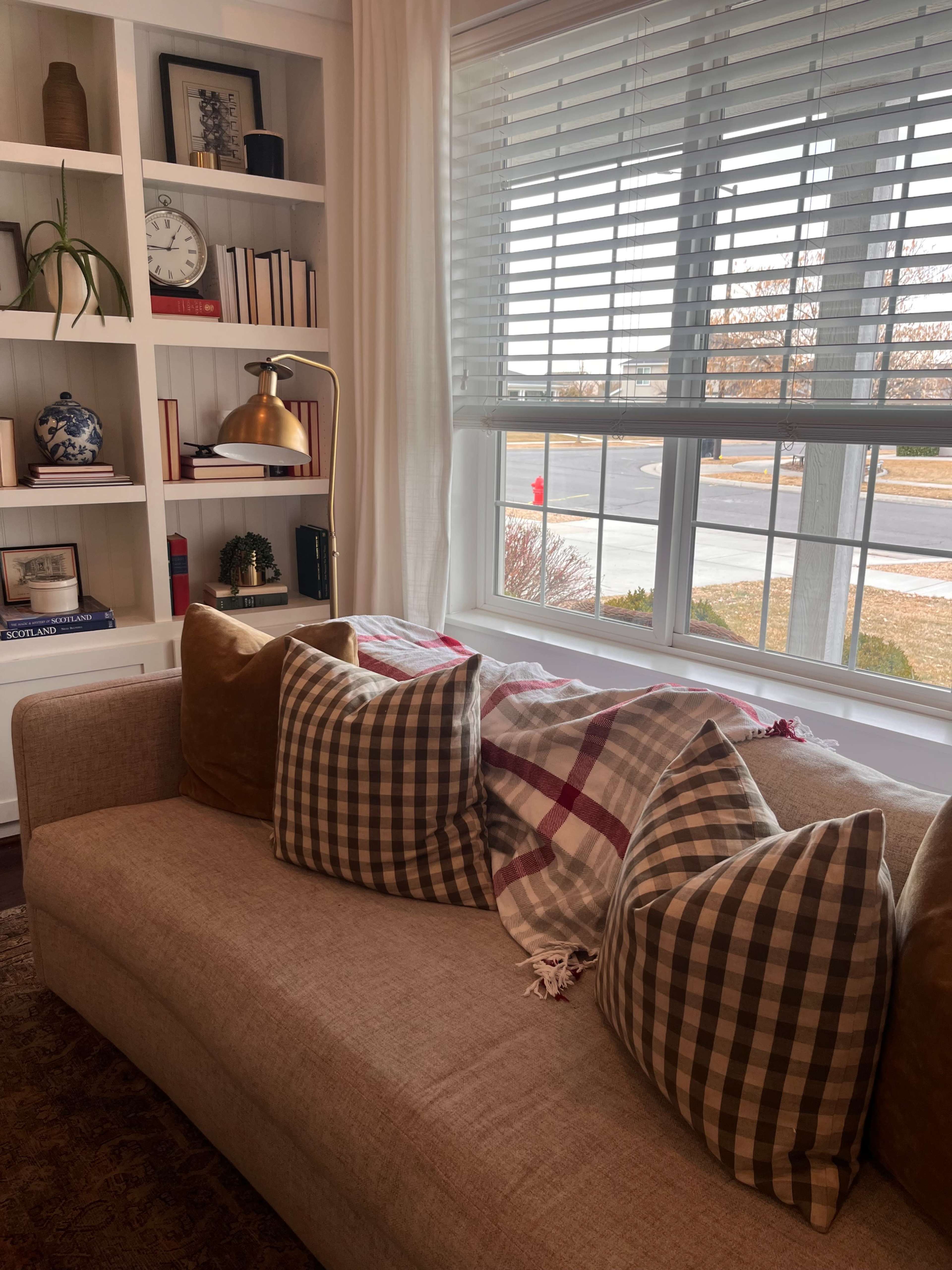 Suburban home (2500 sq ft), located on a quiet street with mountain views. Image in Springville, Springville, UT