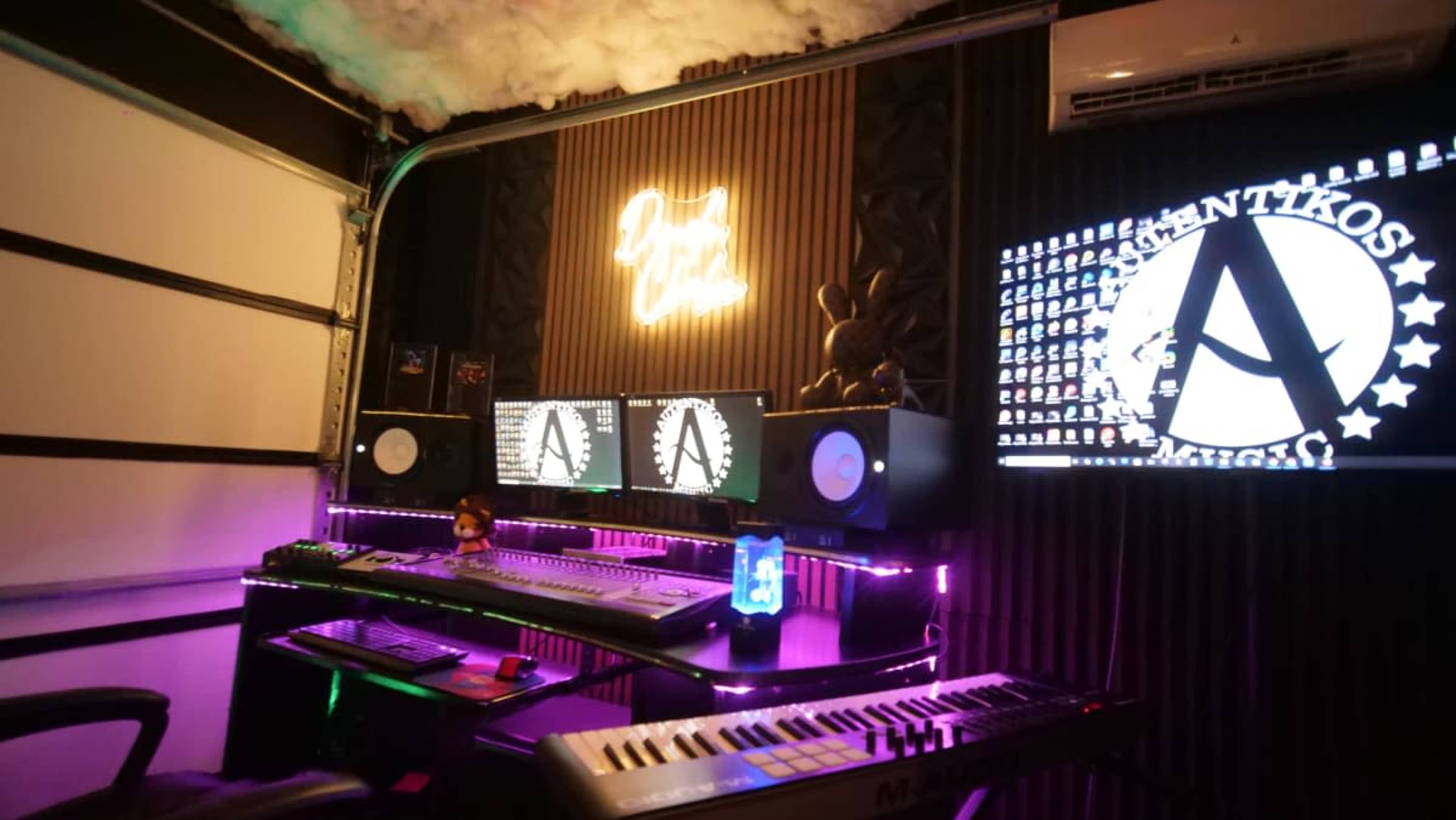 Recording Studio Image in Northcliffe Manor, Houston, TX