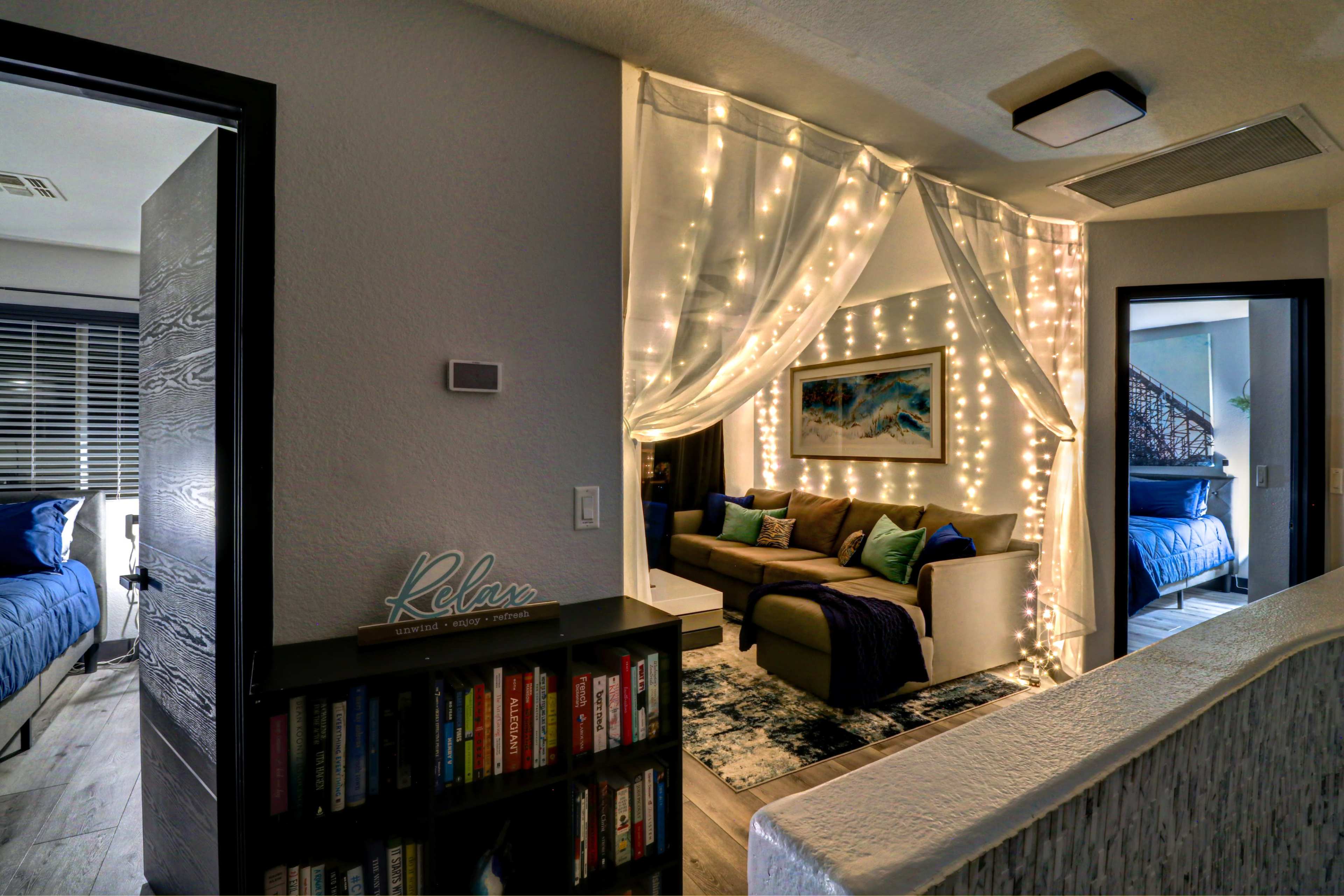 Contemporary Modern Lakefront - Black and White with Splashes of Color Image in Ocotillo Association, Chandler, AZ