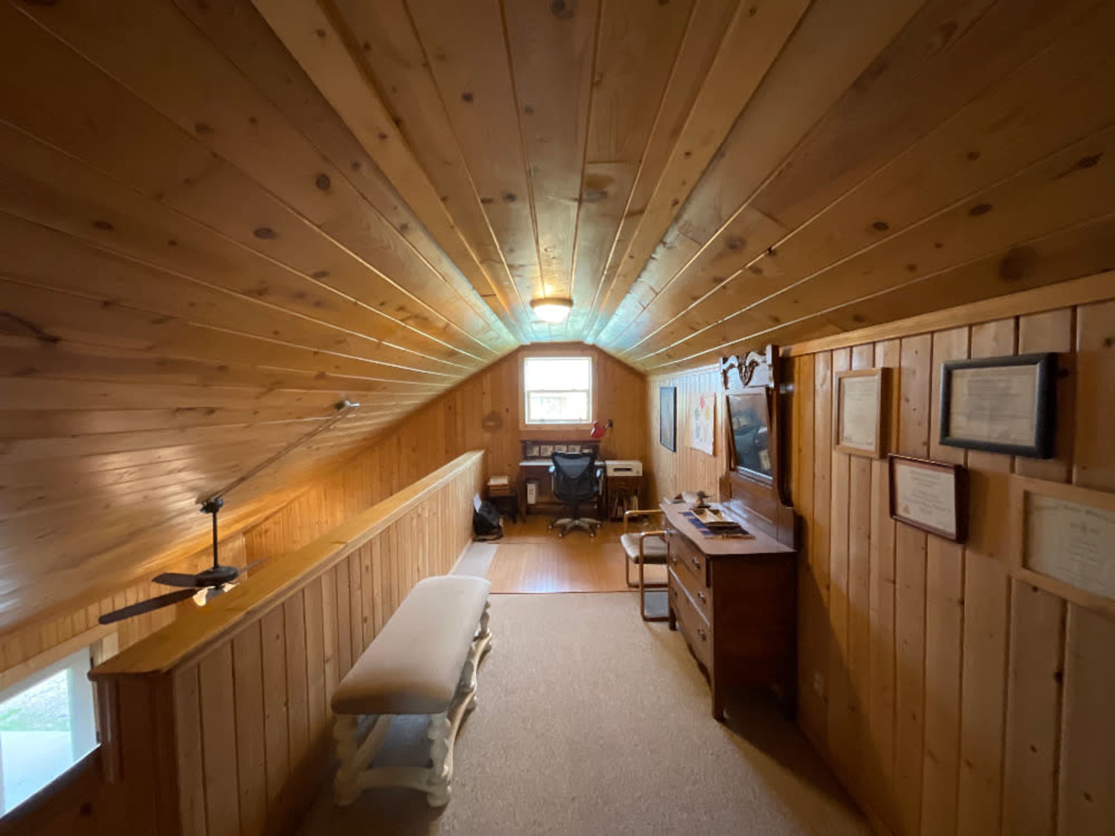 Longmire Large Loft with adjoining office