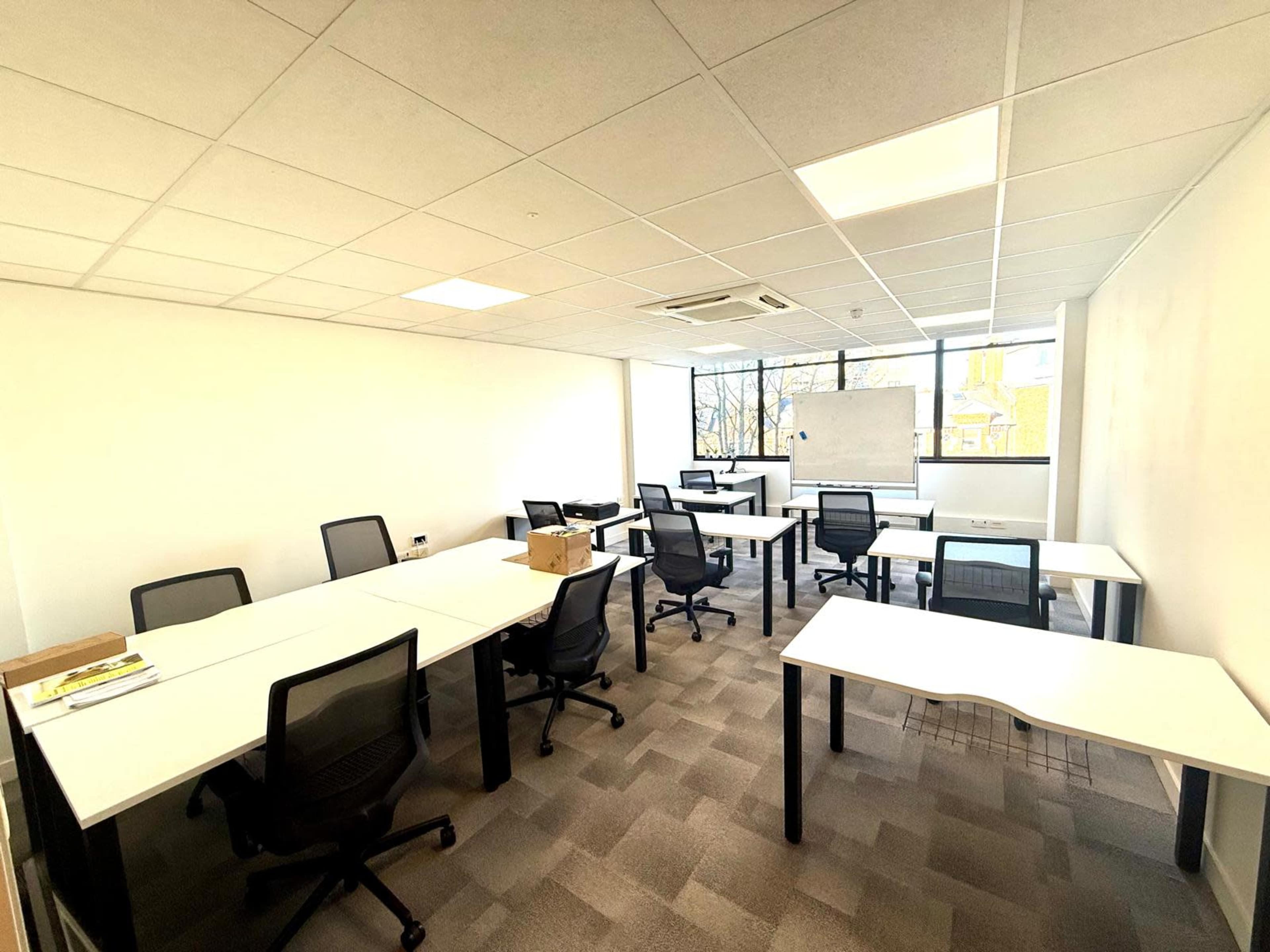 The ‘Saloon Bar’ – Office & Teaching Space for Rent Image in Ealing, London, ENG