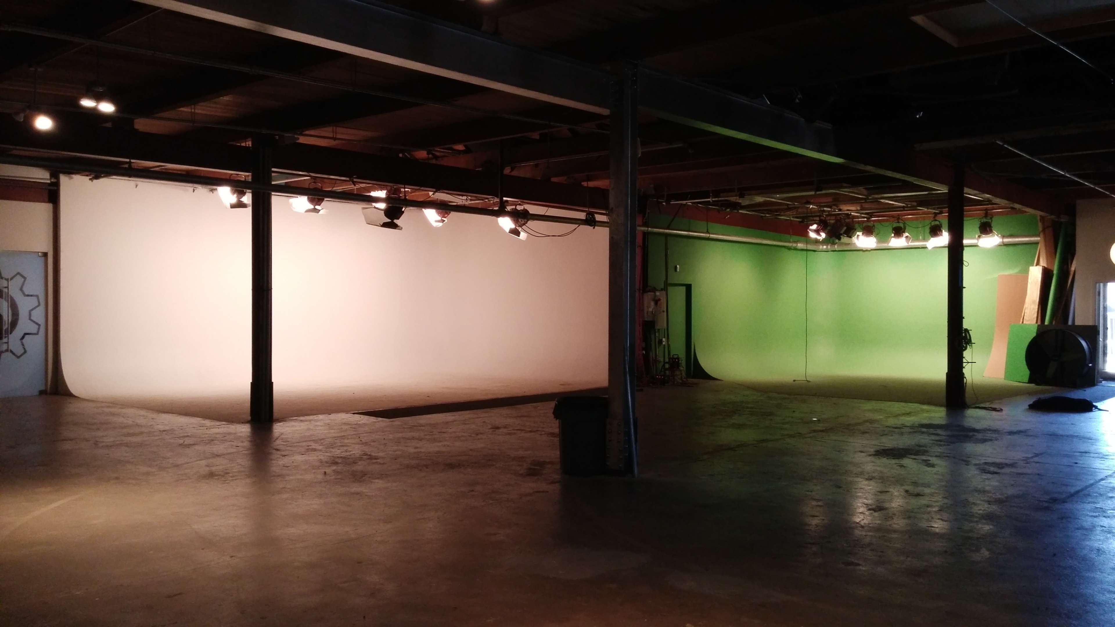 Spacious West Chicago Filming Studio Image in Garfield Park, Chicago, IL