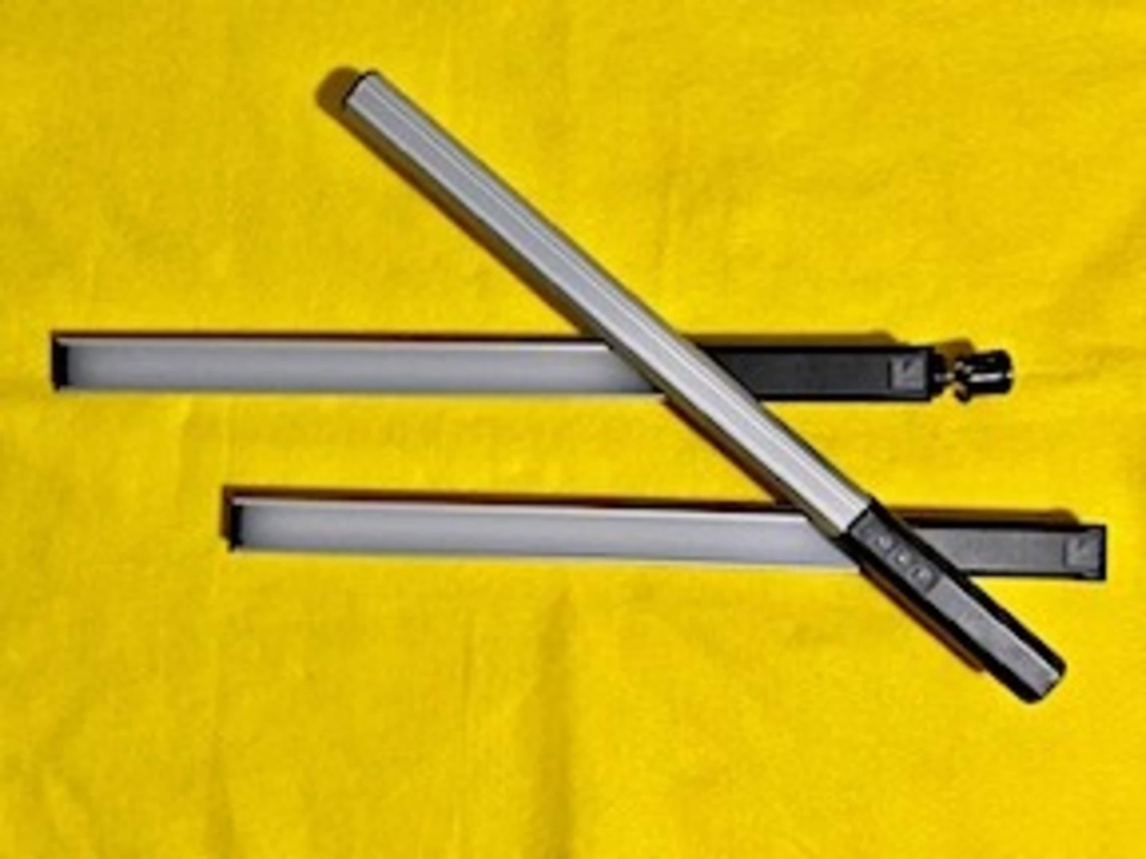 3 COLORED LIGHT WANDS