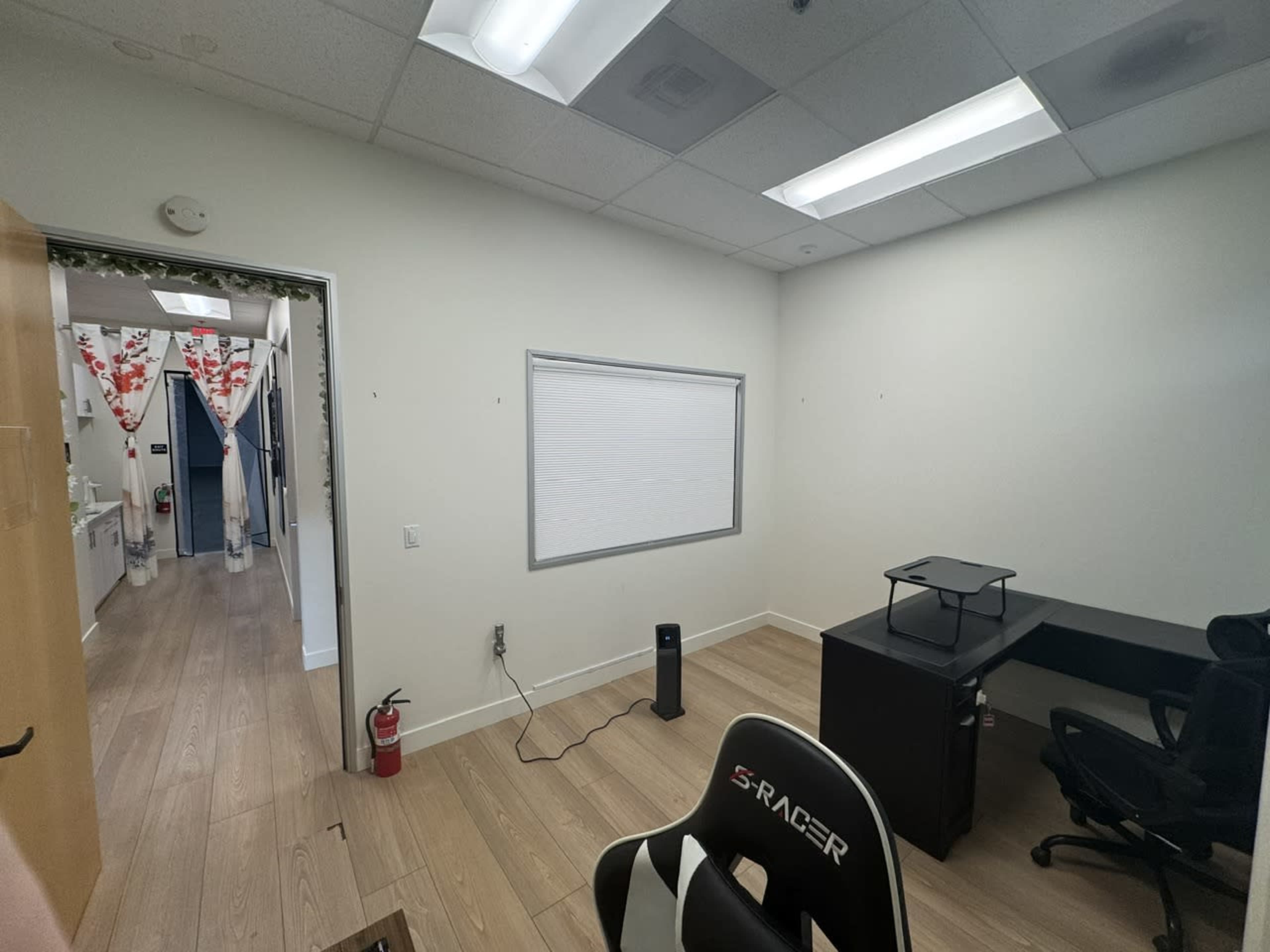 Quiet Private Office for Meetings, Therapy, Zoom Calls & Work Sessions Image in West Garden Grove, GARDEN GROVE, CA