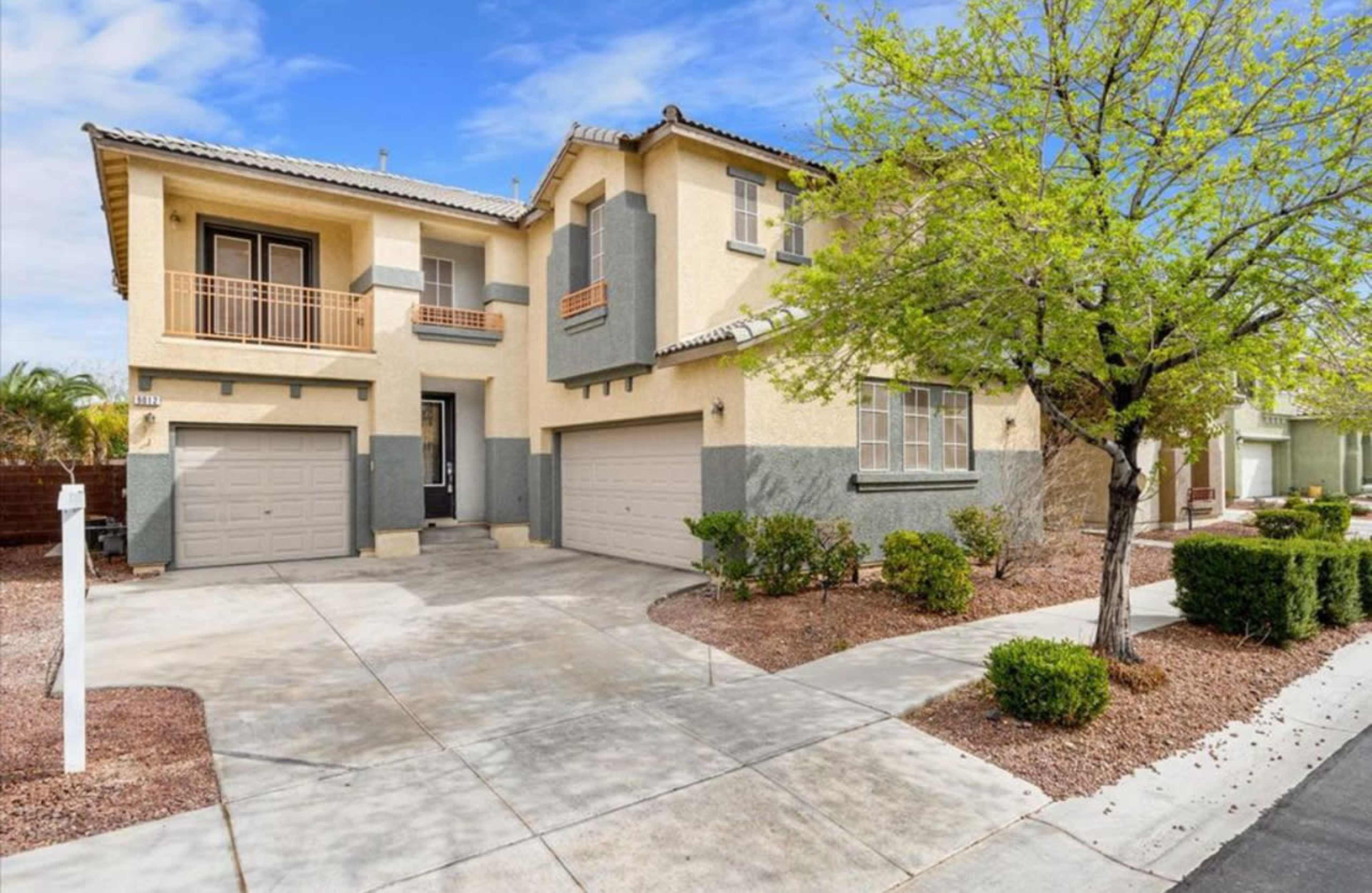 Productions house with pool Image in Centennial Village South, Las vegas, NV