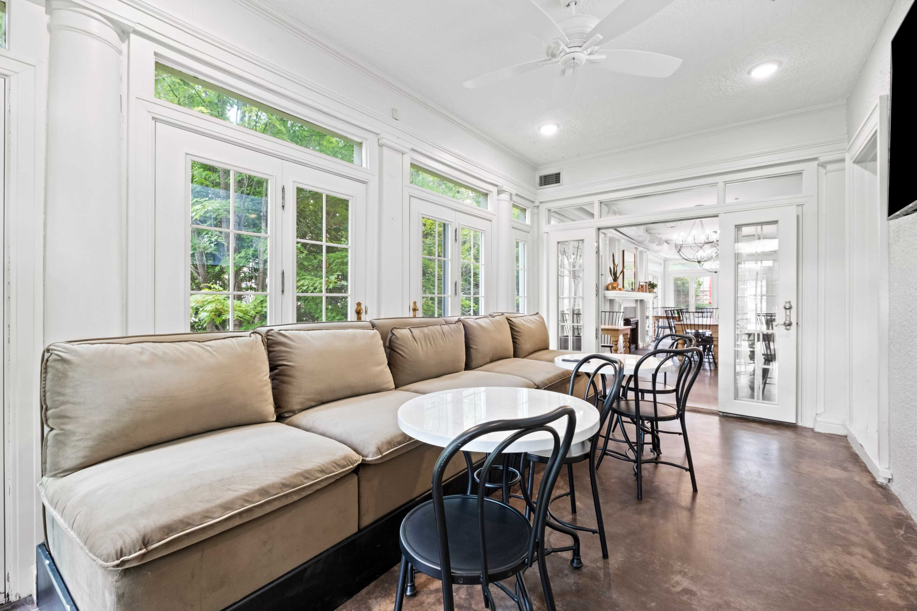 Cinematic Plaza-Area Mansion for Photoshoots, Video Productions & Events Image in Southmoreland, Kansas City, MO