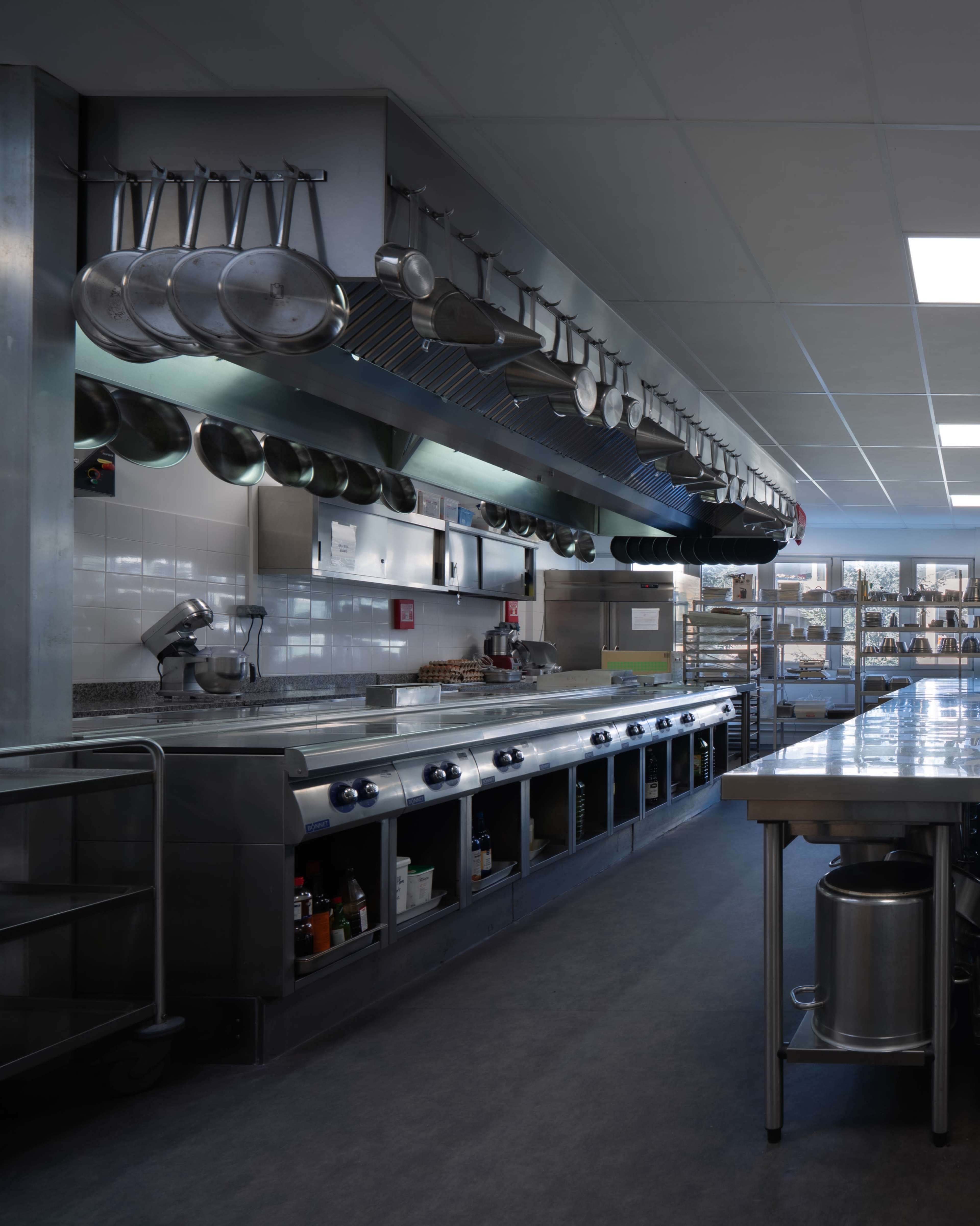 laboratoires profesionnels au coeur de paris 18 ème Image in , Les Pavillons-sous-Bois