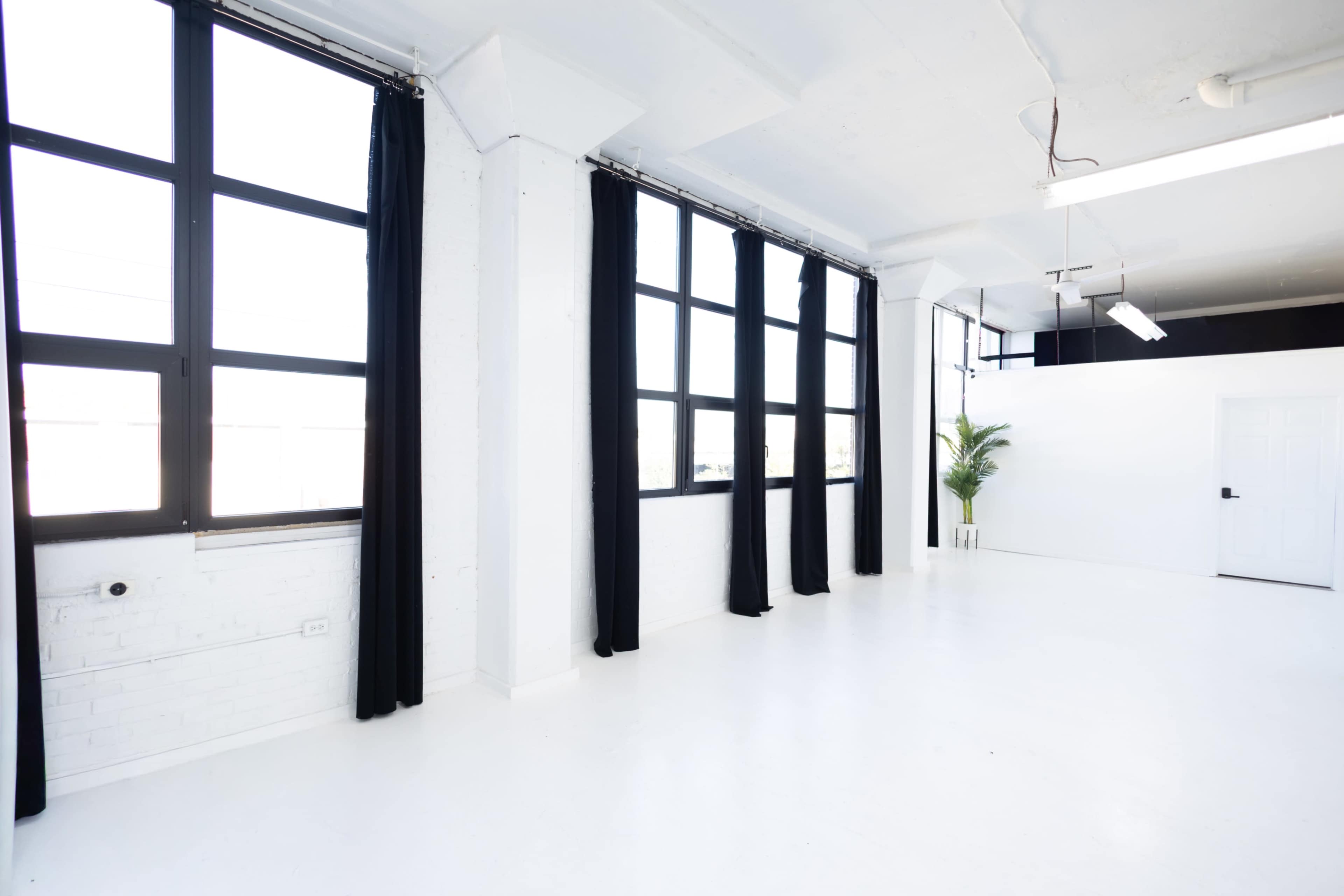 Industrial Commercial Studio with High Ceiling and Highway View Image in Northeast Philadelphia, Philadelphia, PA