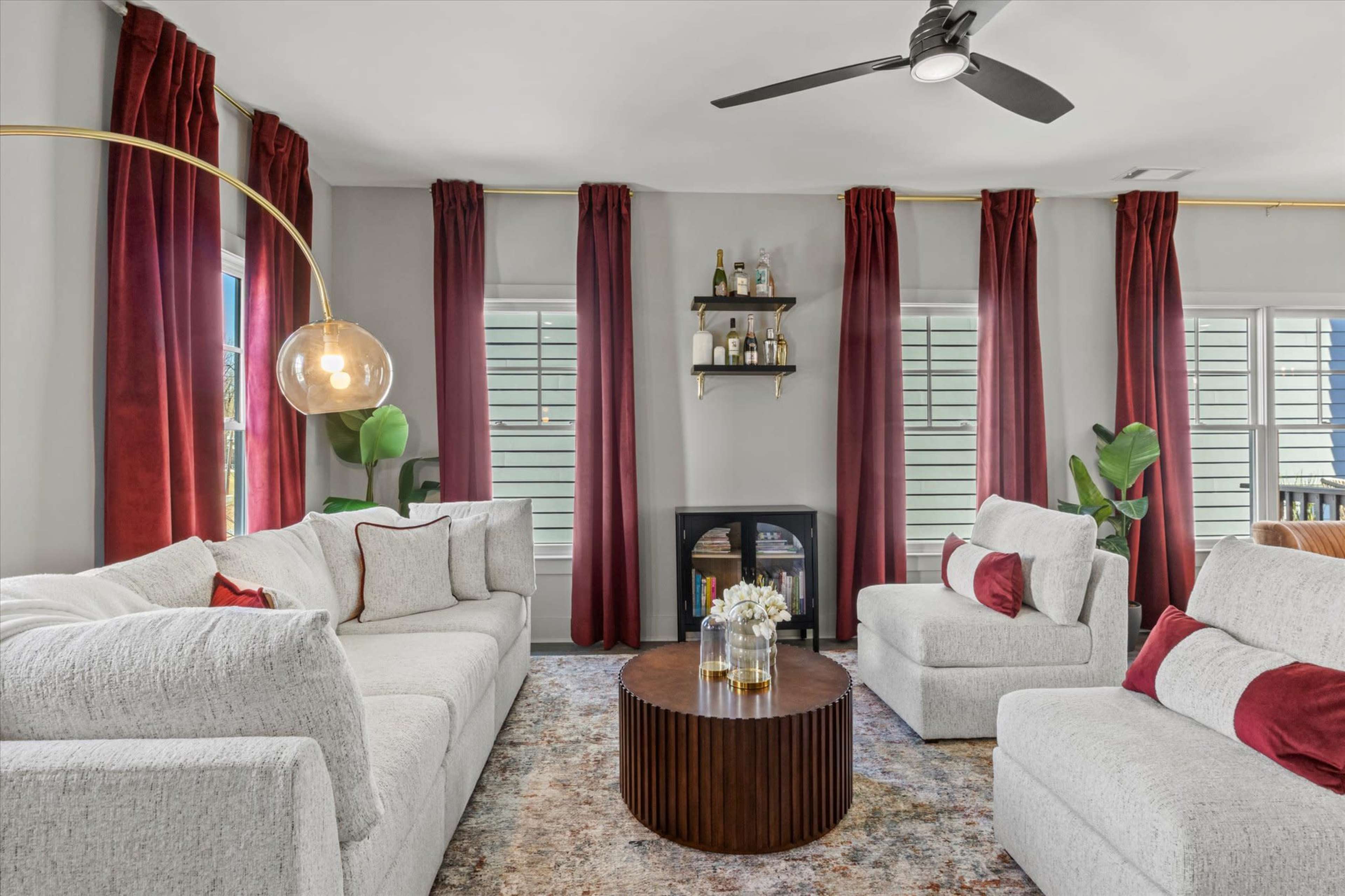 Beautiful Designer Home with ample natural light Image in Hapeville, Hapeville, GA