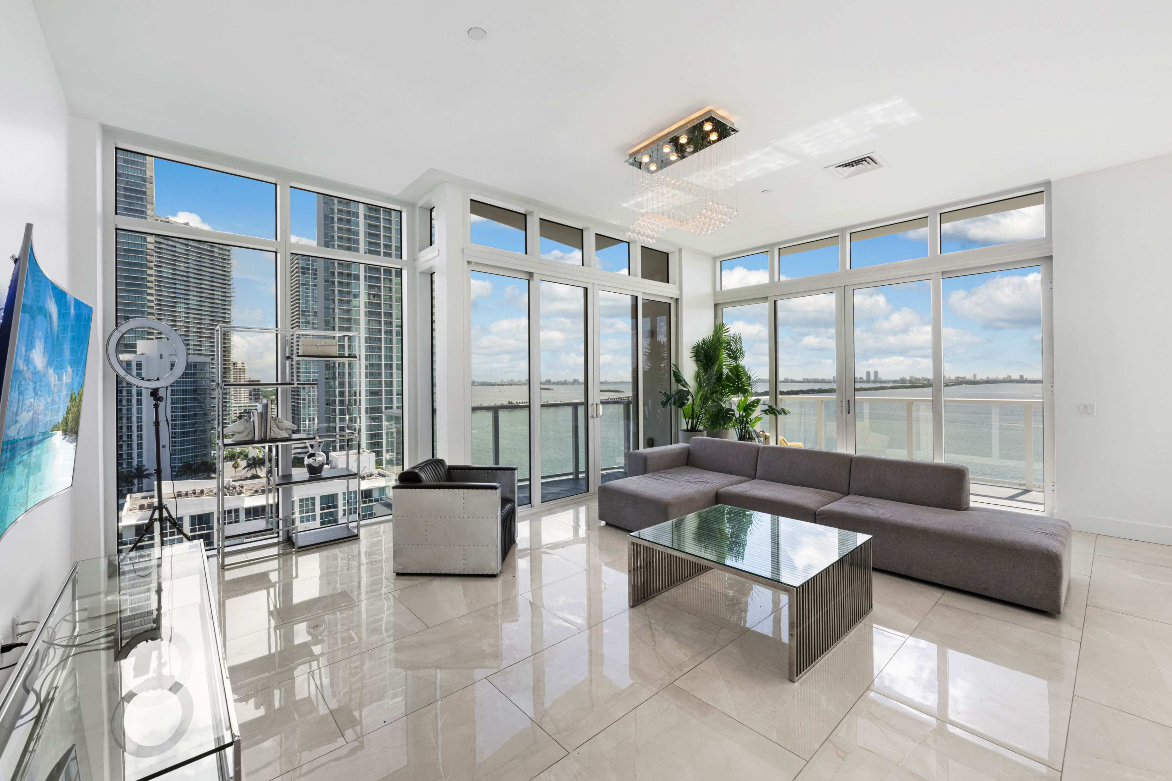 Stunning Two-Story Luxury Penthouse Image in Edgewater, Miami, FL