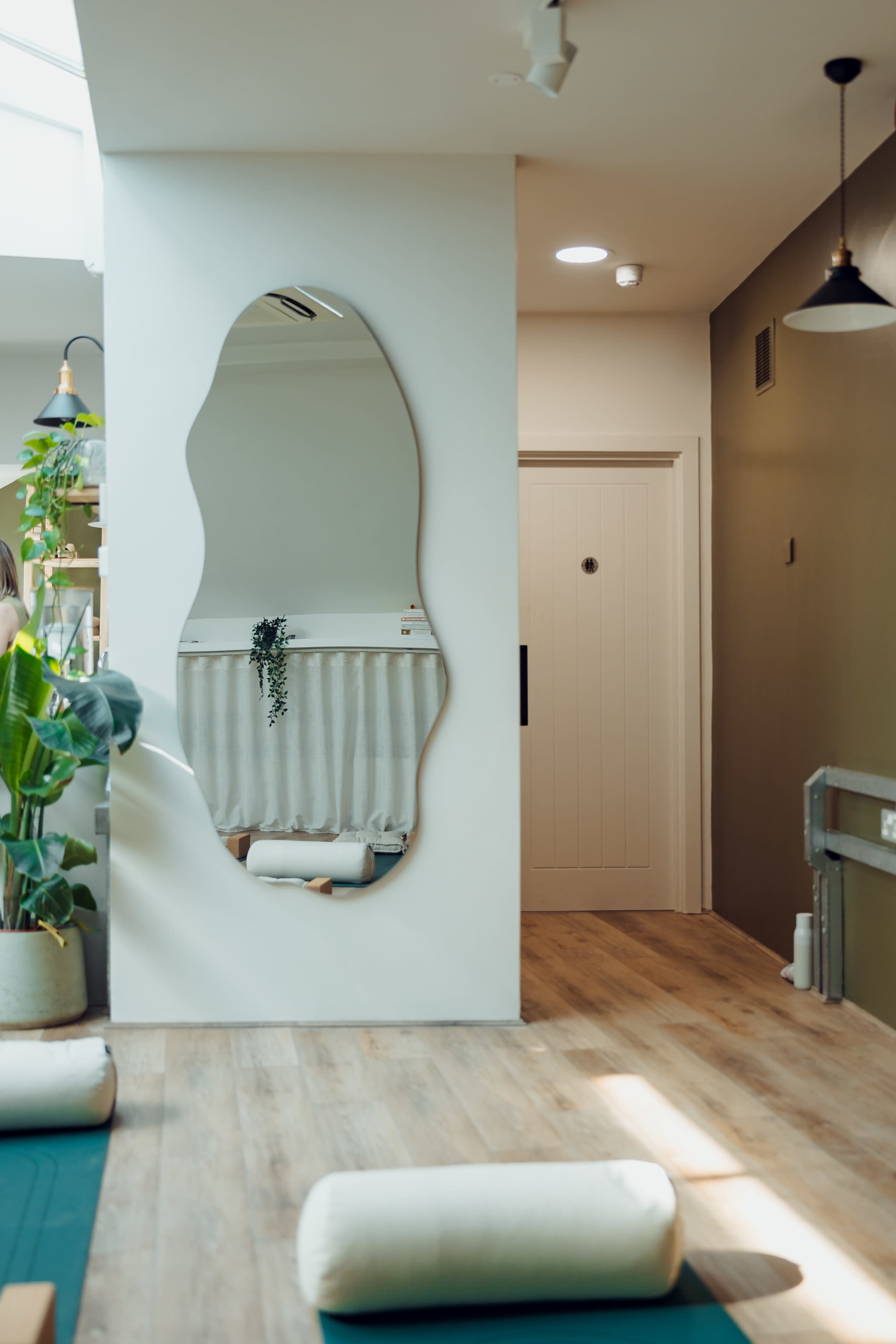 Beautiful Natural Light Studio for Wellness, Yoga & Creative Events Image in Fulham, LONDON, ENG