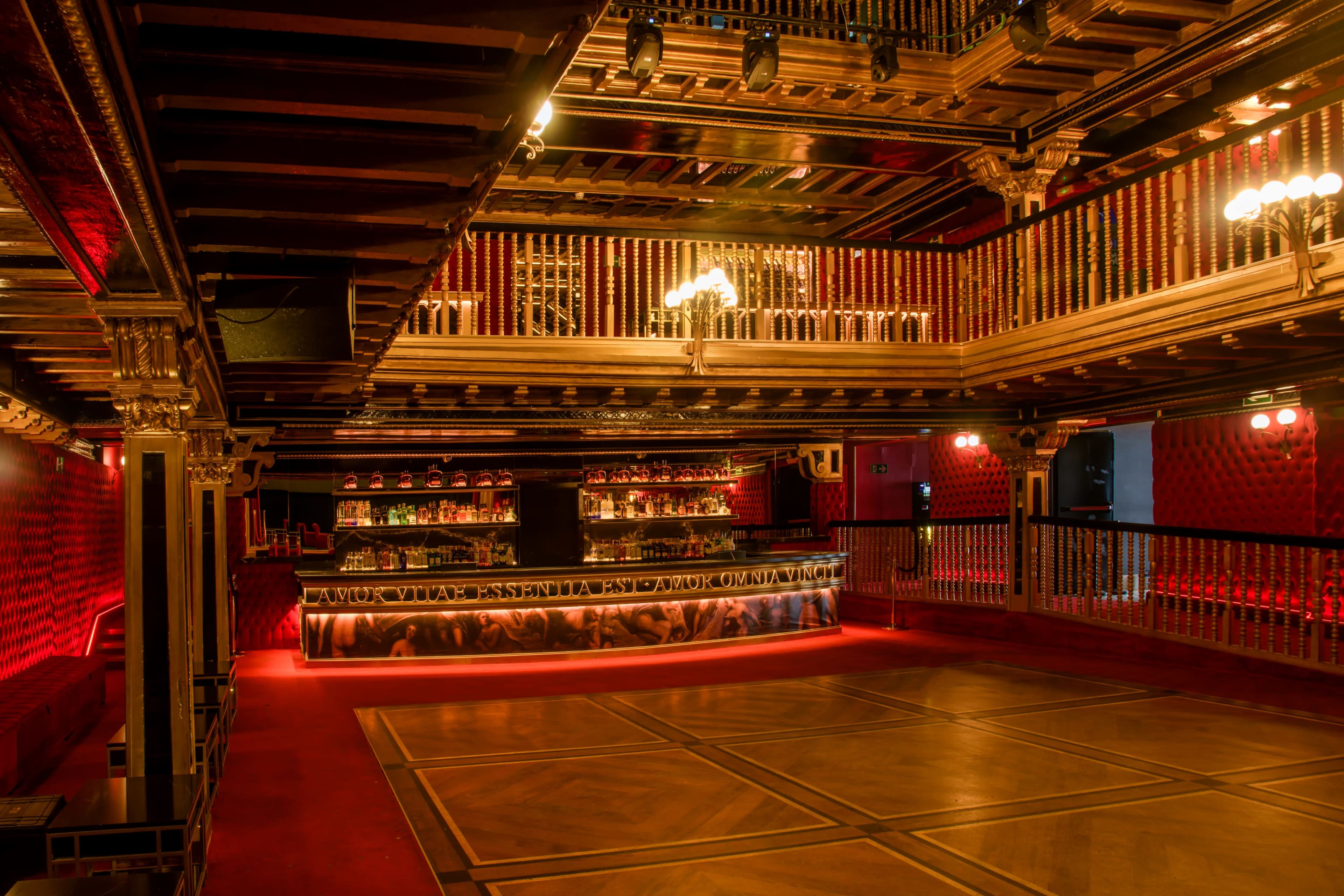 Teatro del siglo XX en pleno centro de Madrid. Imagen en Cortes, Madrid, M