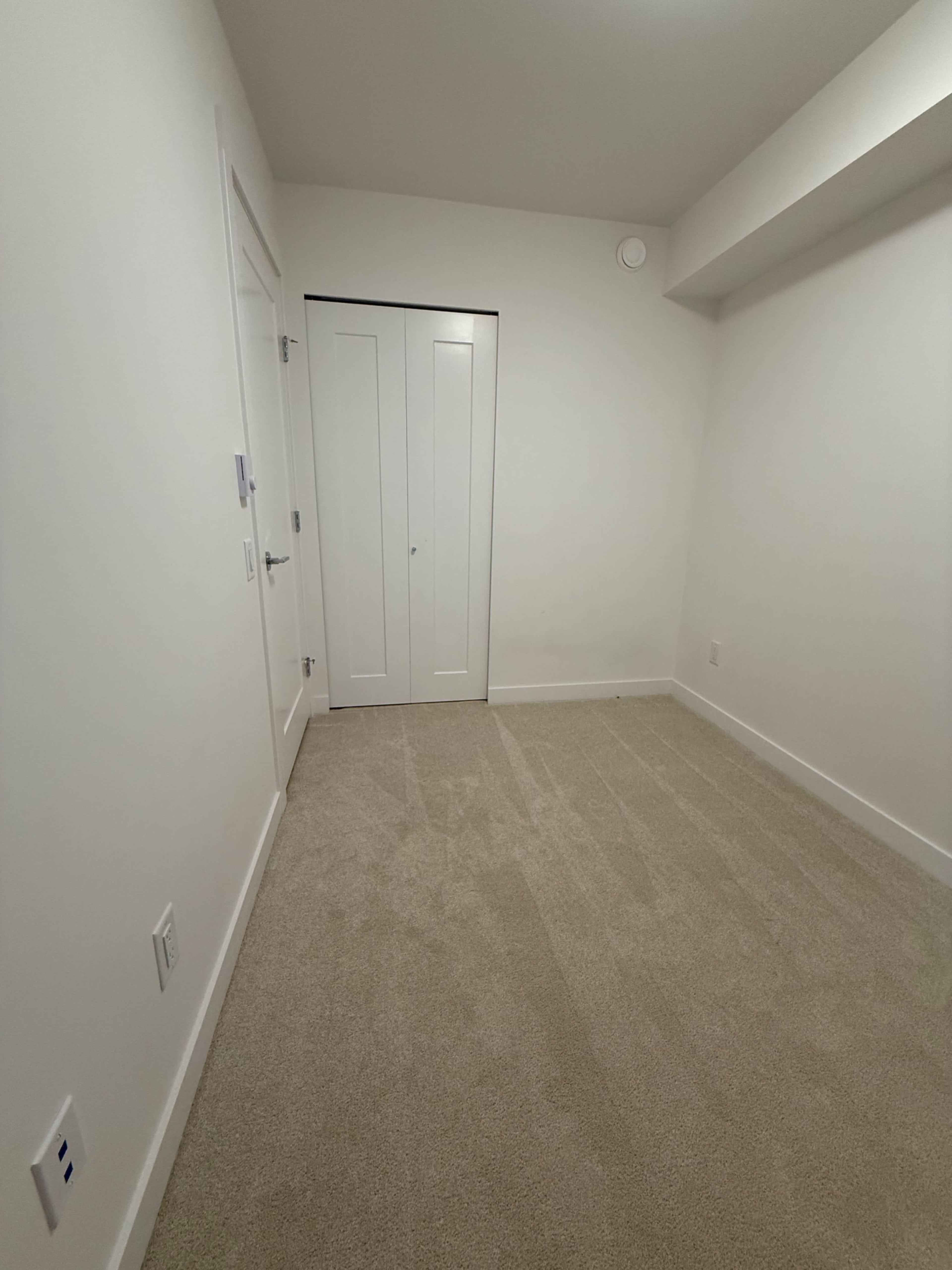 🎥✨ Clean & Bright Room for Content Creation | Private Washroom | Surrey Image in Newton, Surrey, BC