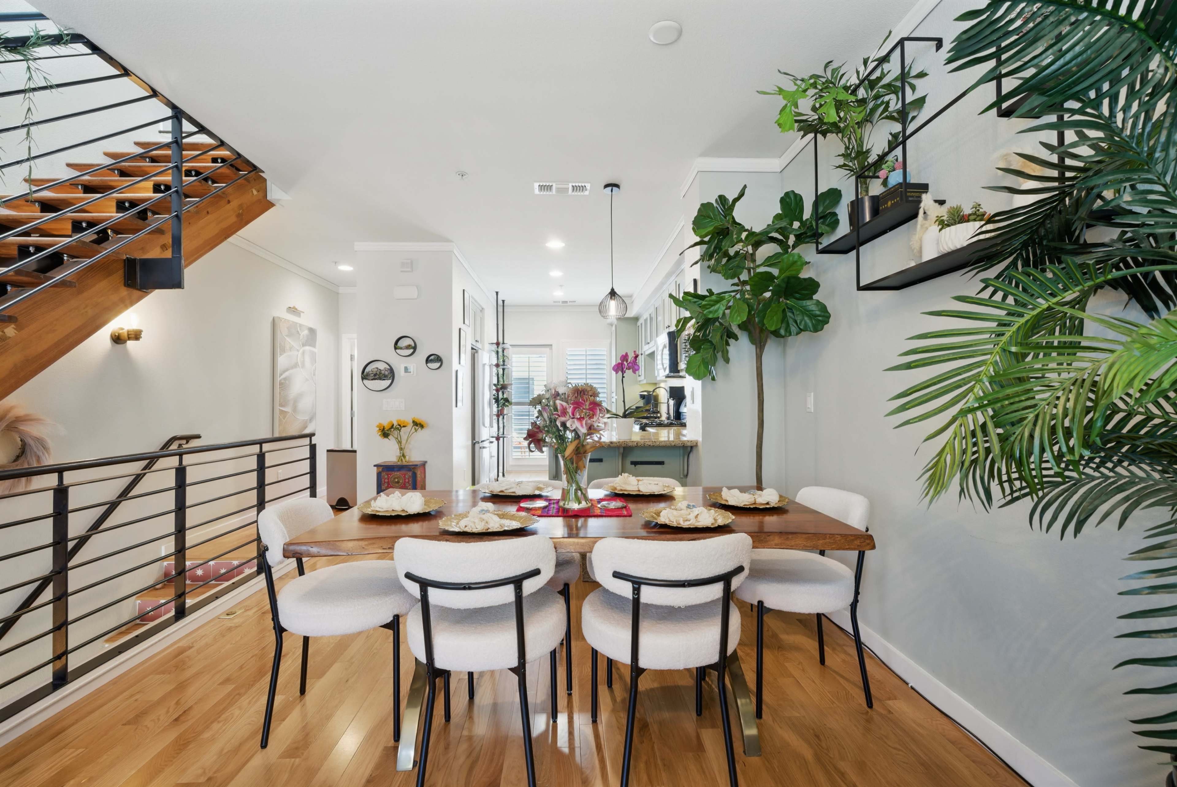 Luxurious Trilevel Condo in West Oakland | Spacious Living Area & Private Patio Image in West Oakland, Oakland, CA