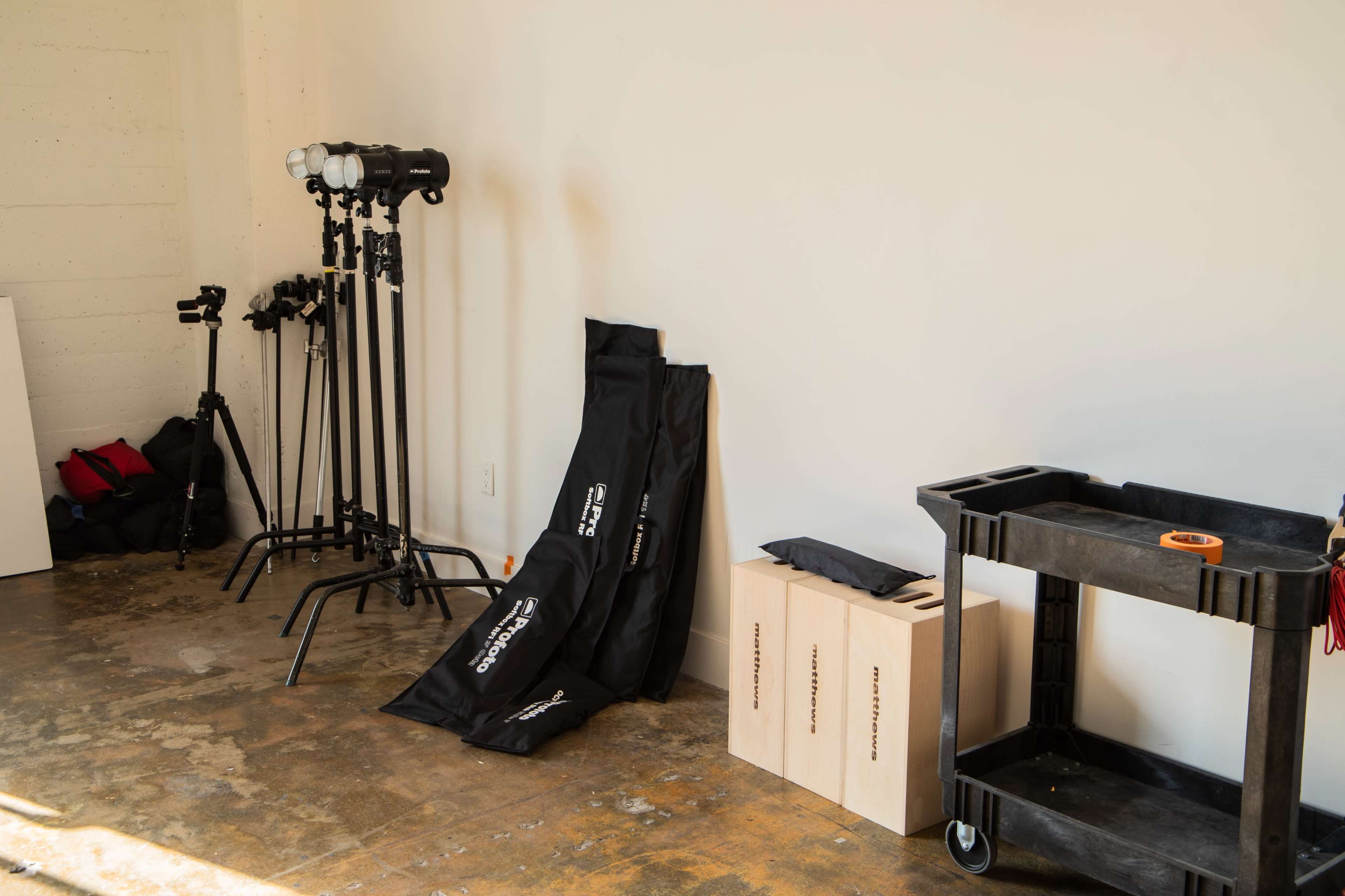 ALL INCLUSIVE PROFOTO EQUIPPED NATURAL LIGHT STUDIO Image in Central LA, Los Angeles, CA