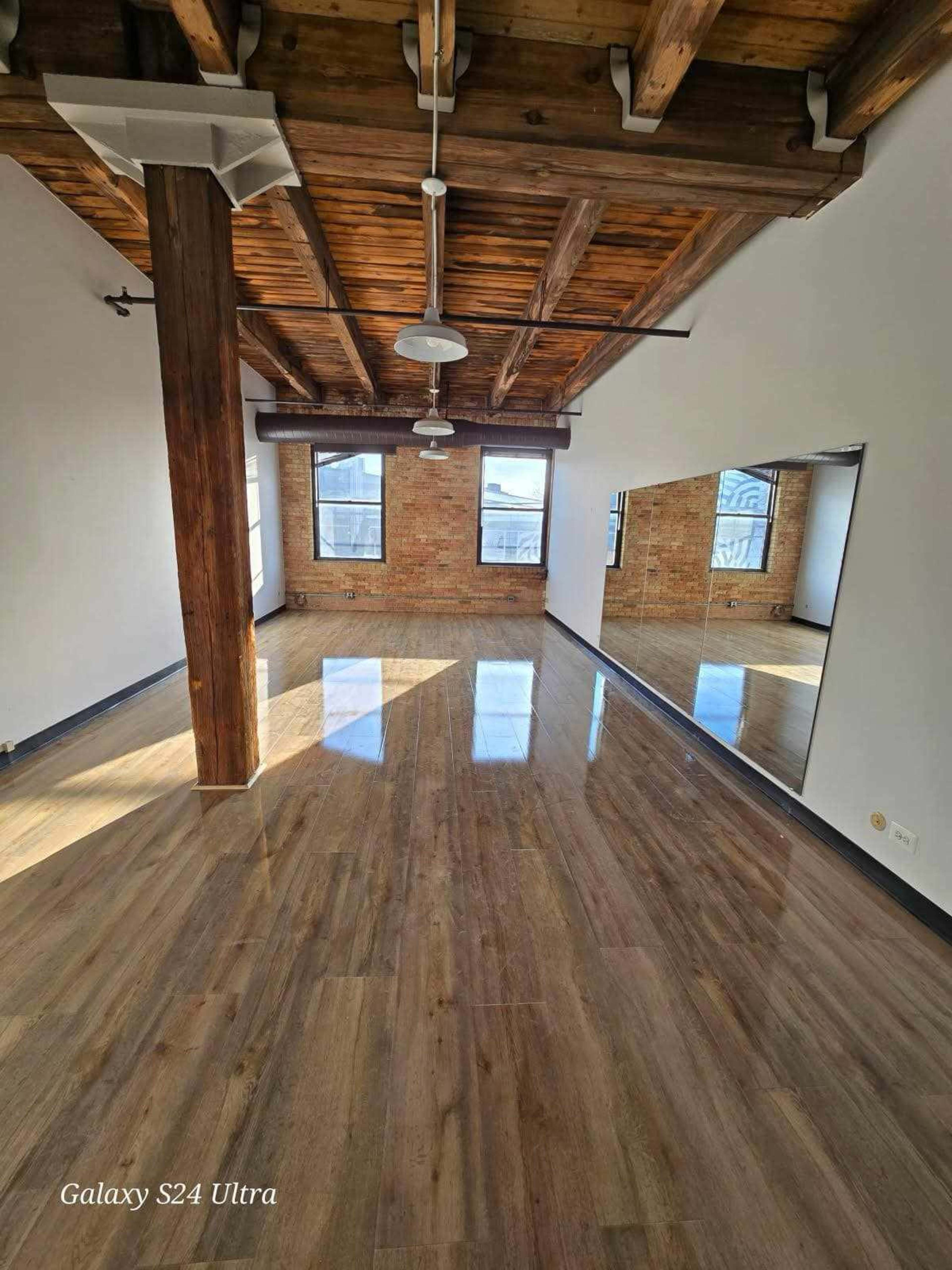 Affordable Dance Room 204 Goose Island Image in Near North Side, Chicago, IL