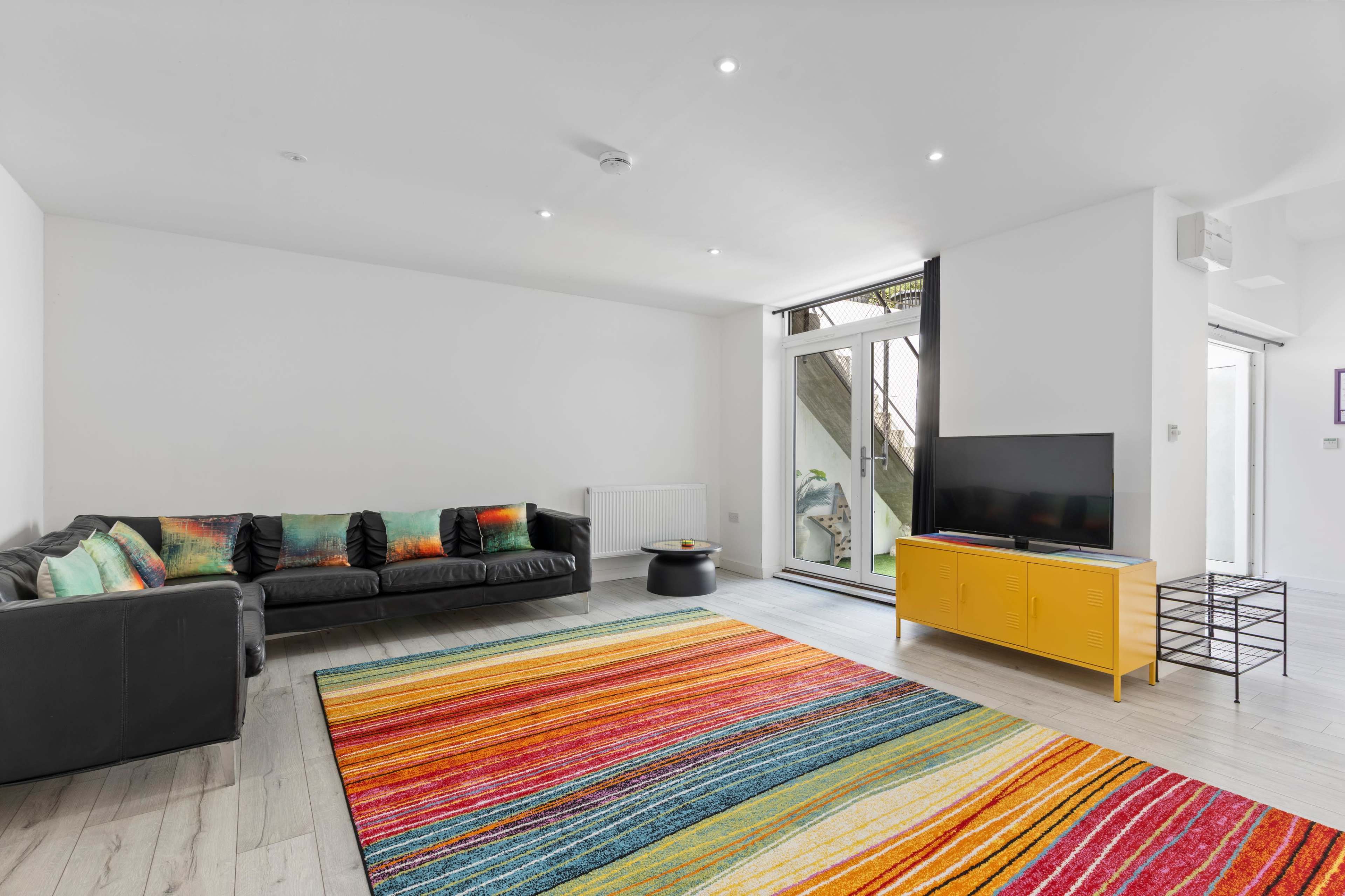 Cemetery Lodge (detached) with Large Basement Image in Hammersmith, London, ENG