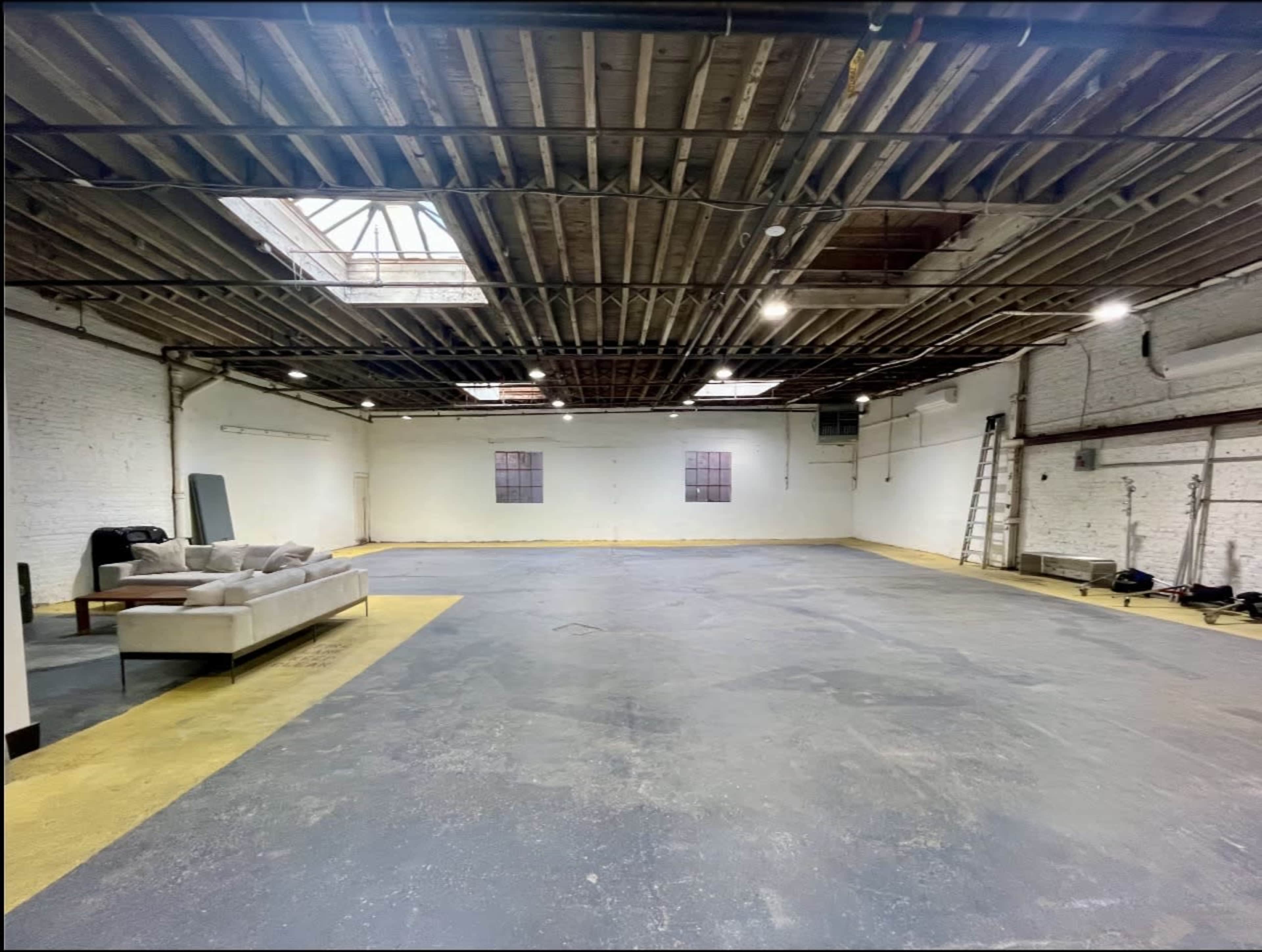 HUGE Greenpoint photo/film studio attached to G&E rental house Image in Greenpoint, Brooklyn, NY